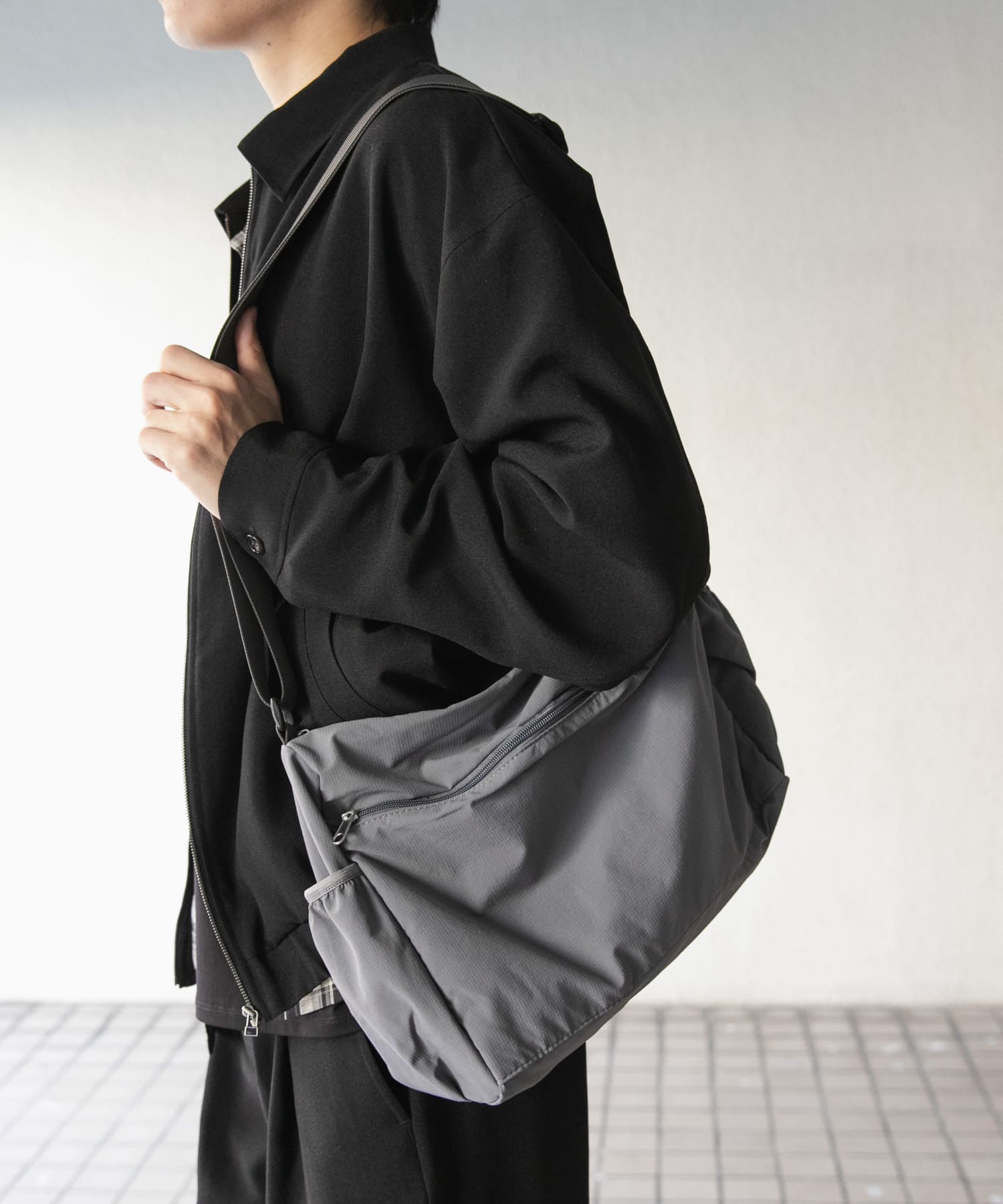 ナイロンショルダーバッグ GRAY one