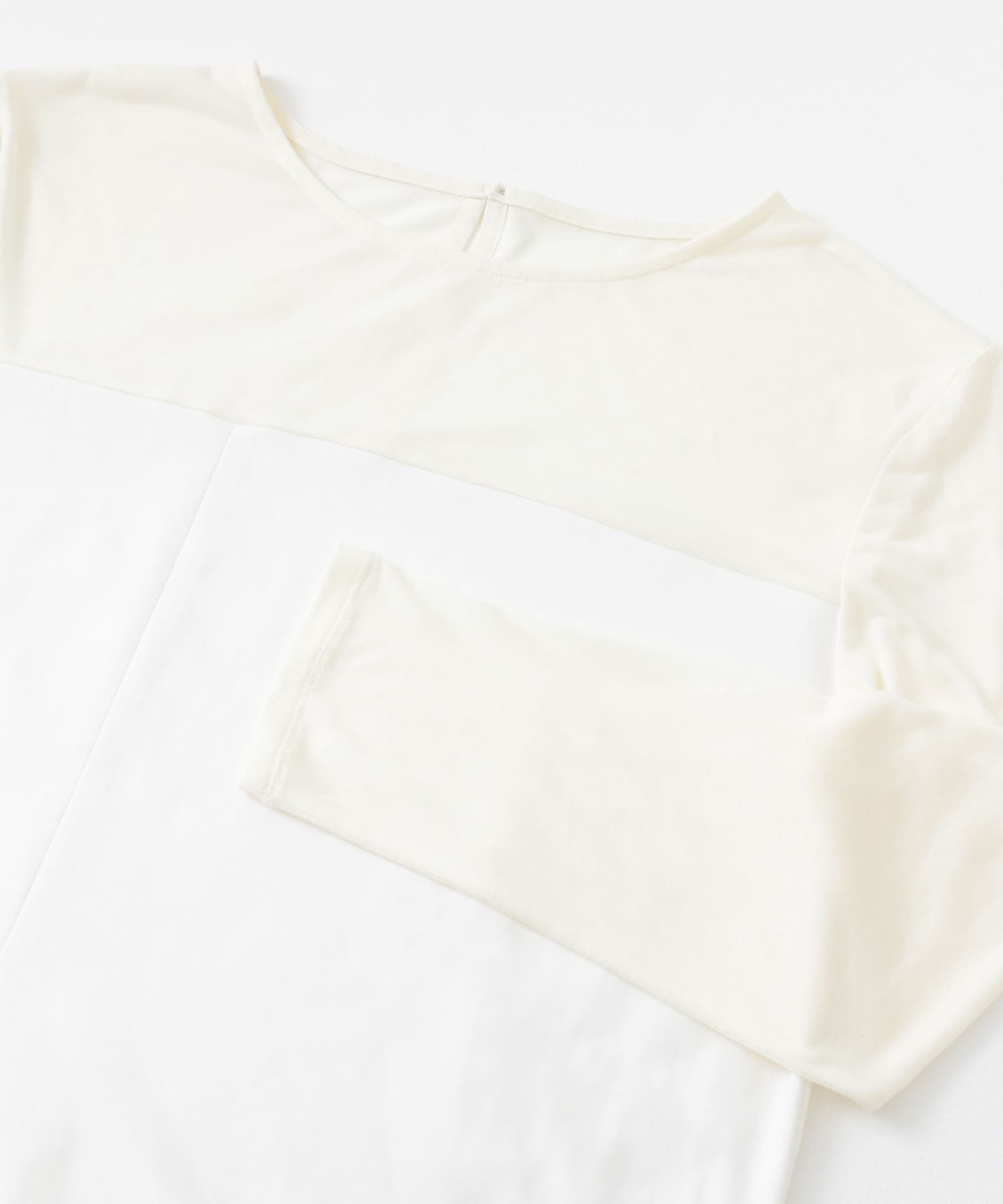 クルーネックドッキングスリットトップ OFF WHITE one