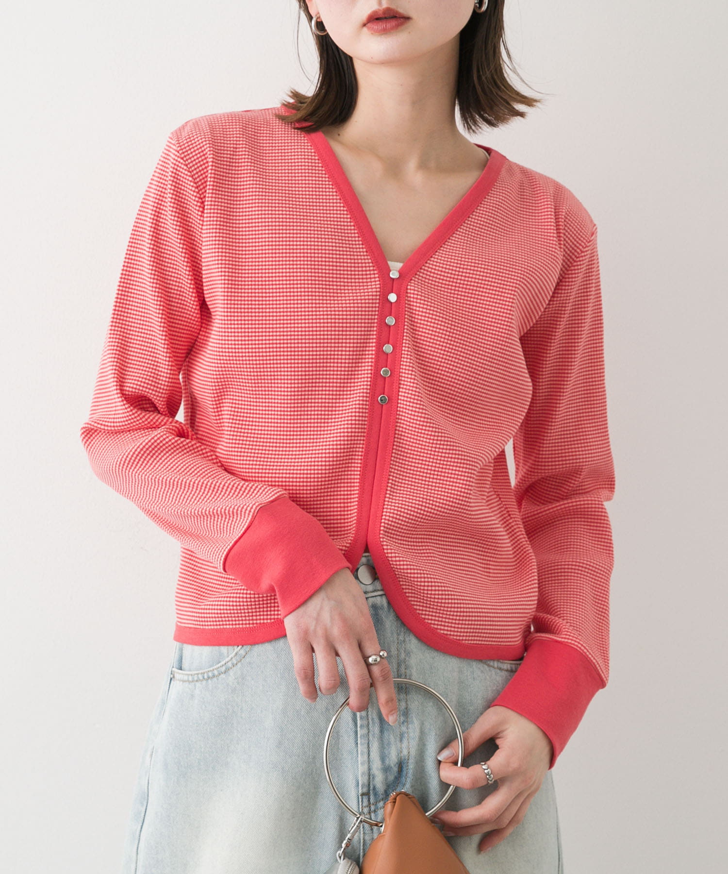 Vネックバイカラートップ