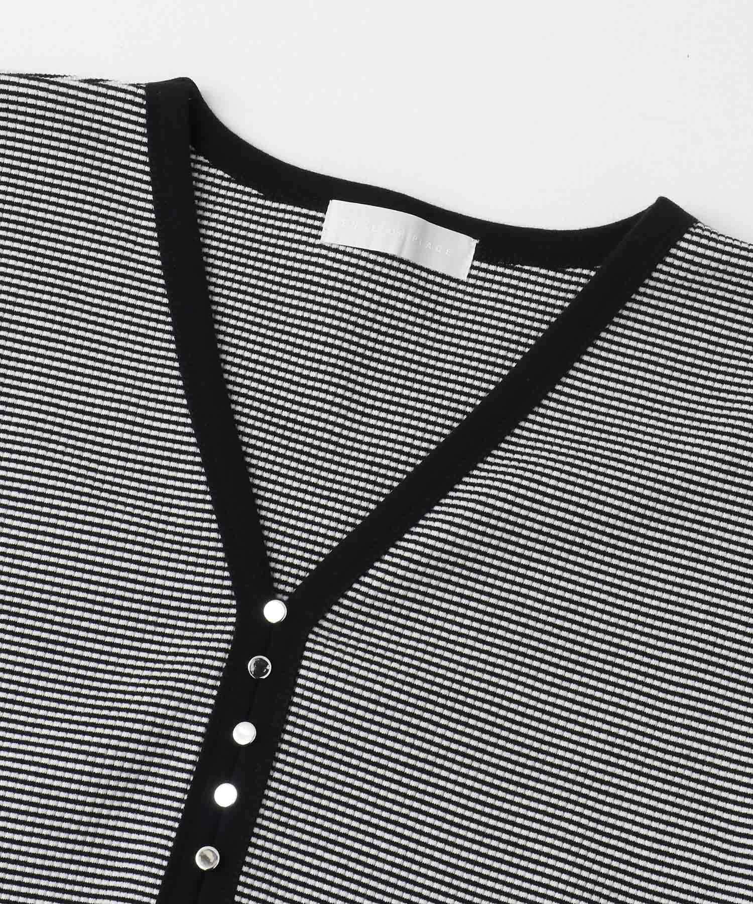 Vネックバイカラートップ BLACK one
