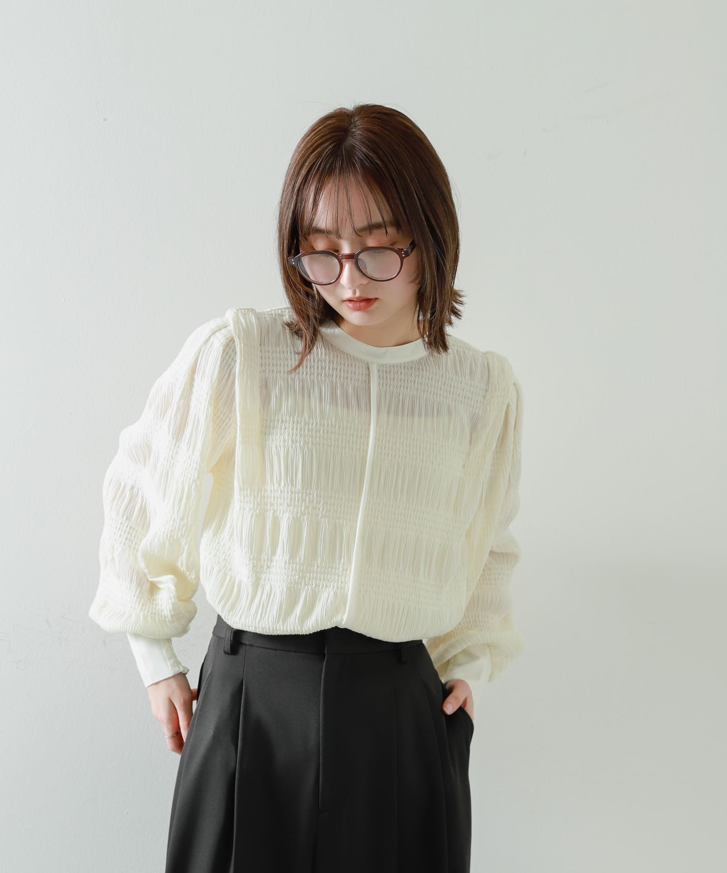 OFF WHITE
