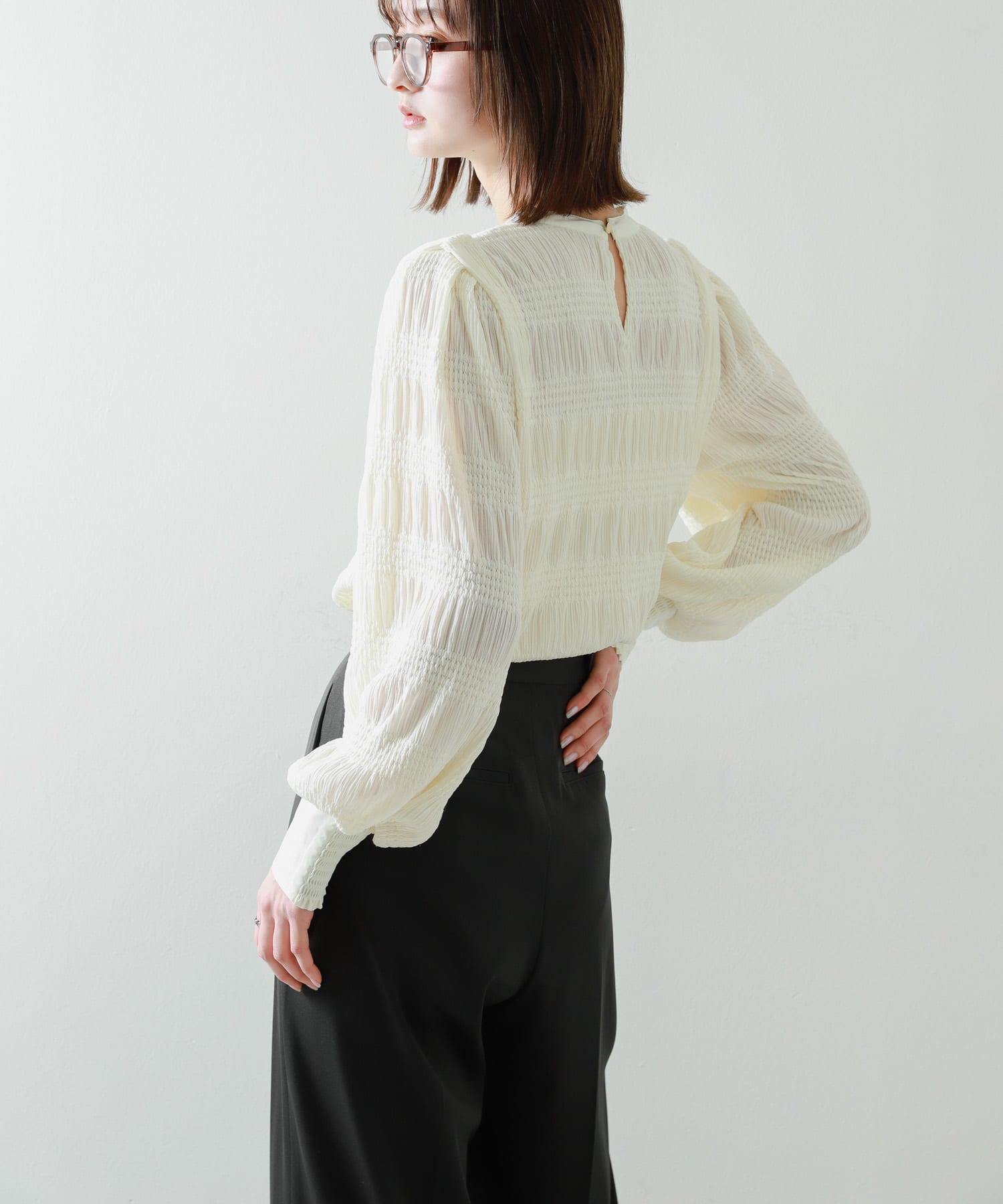 OFF WHITE