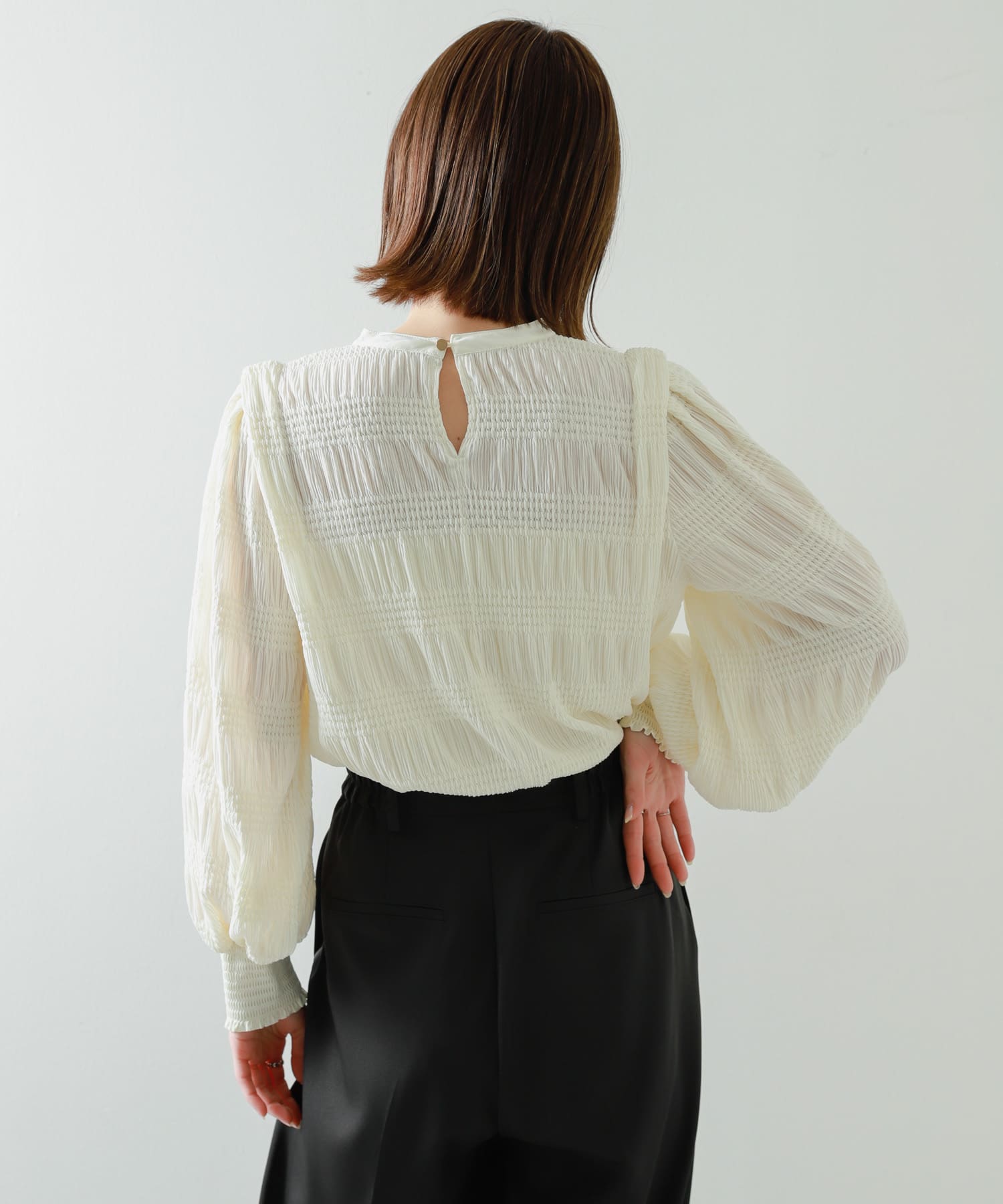 OFF WHITE