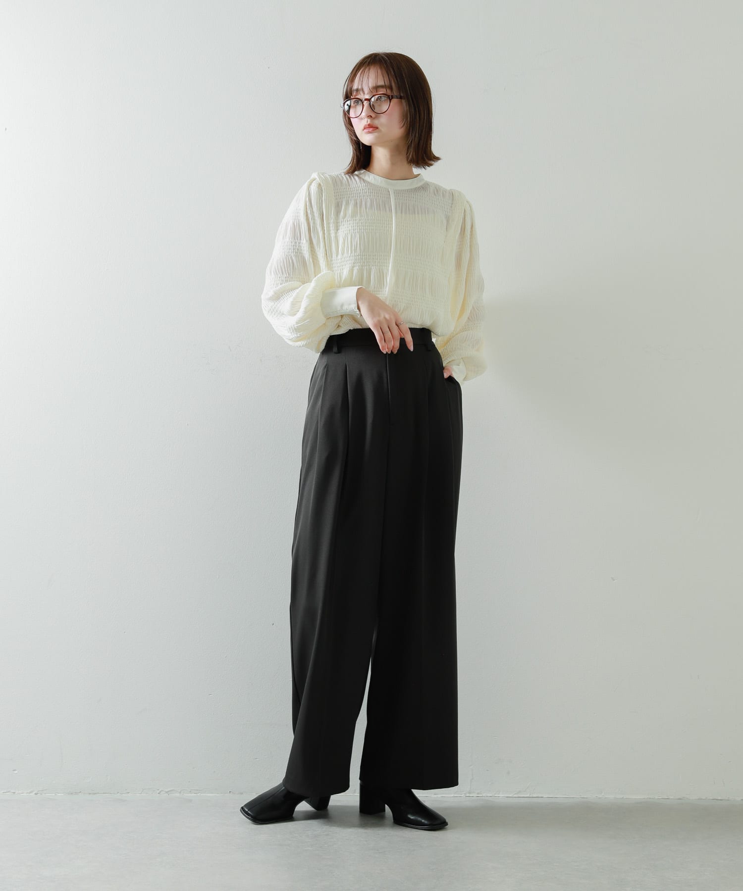 OFF WHITE