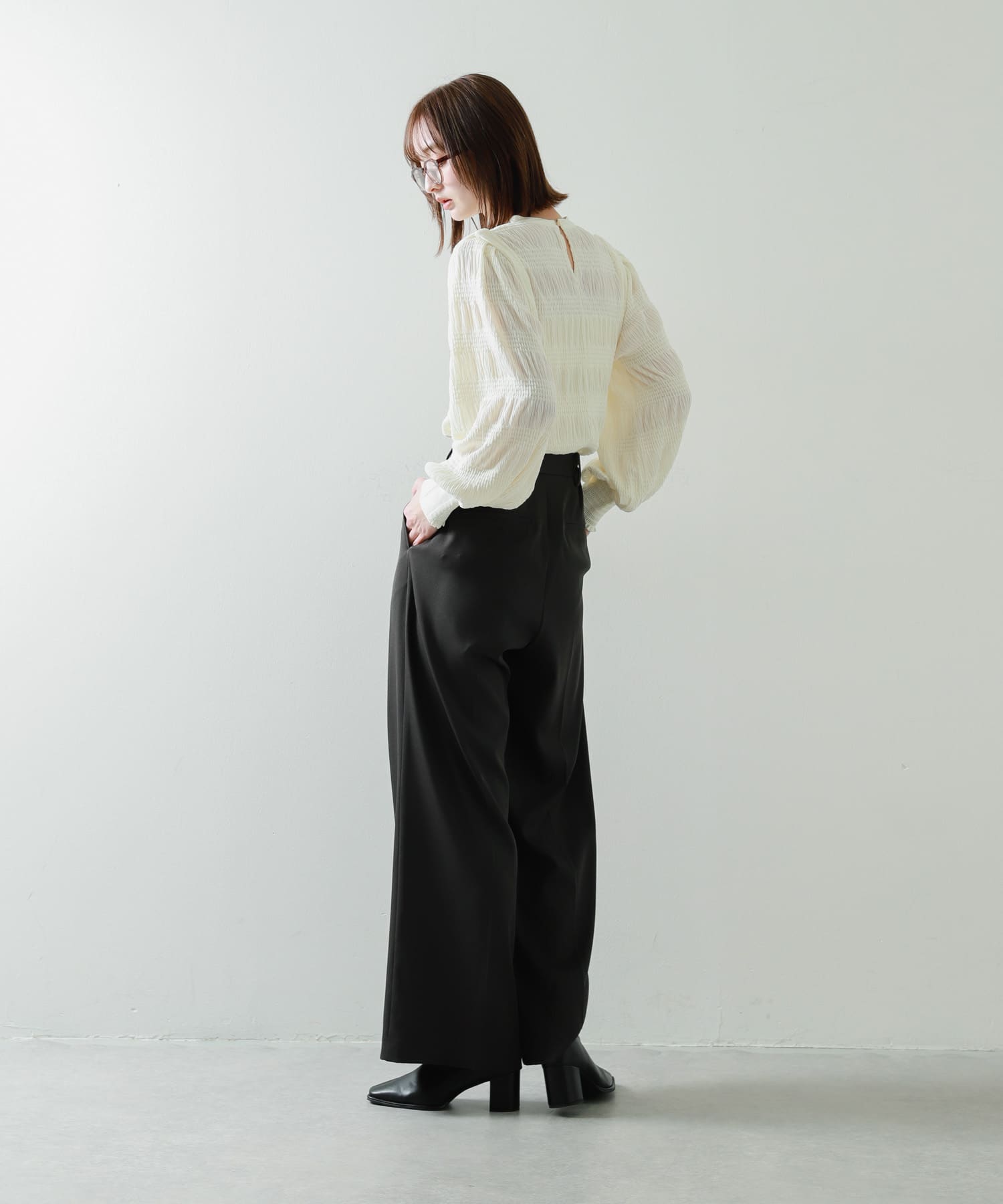 OFF WHITE