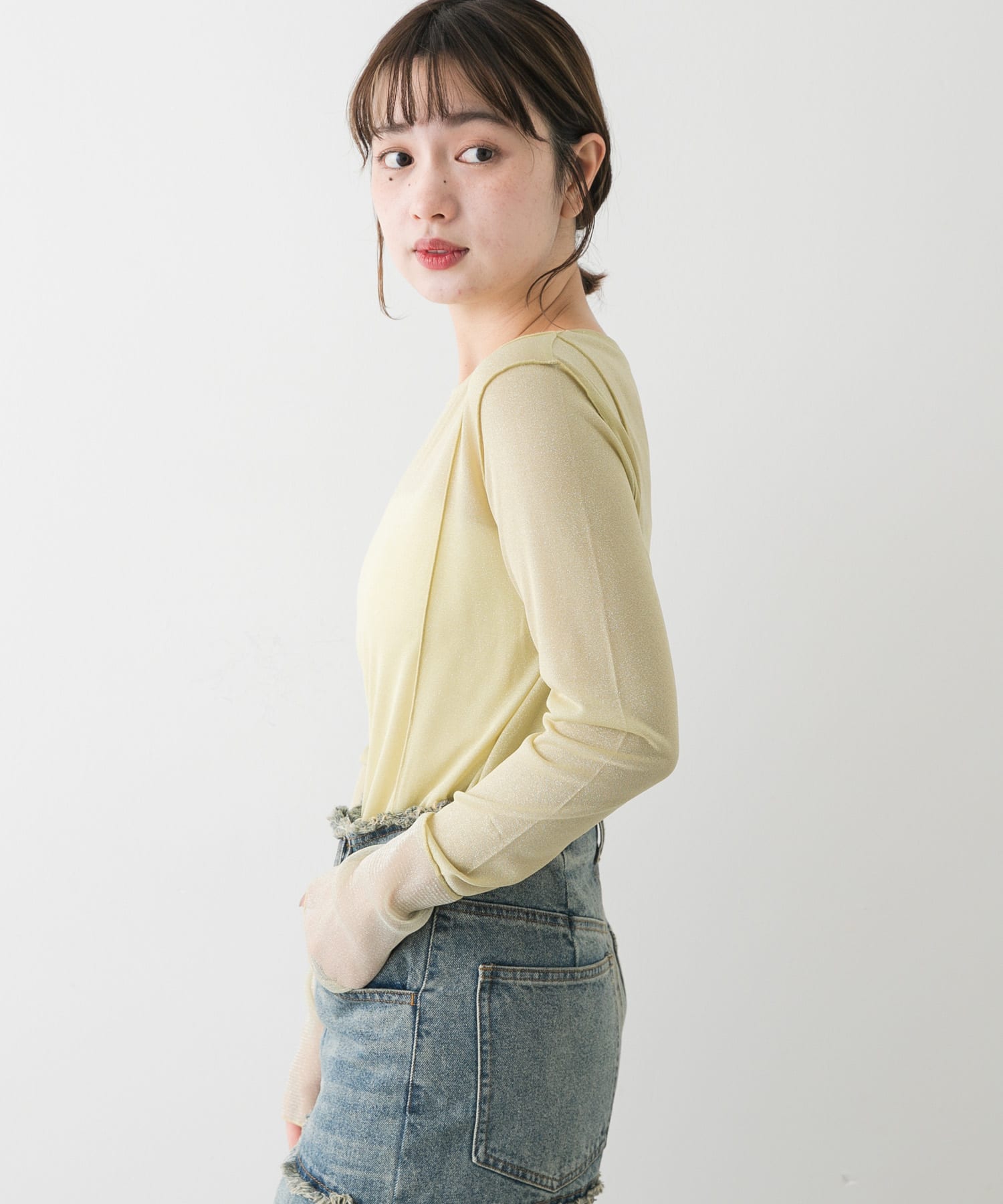 YELLOW