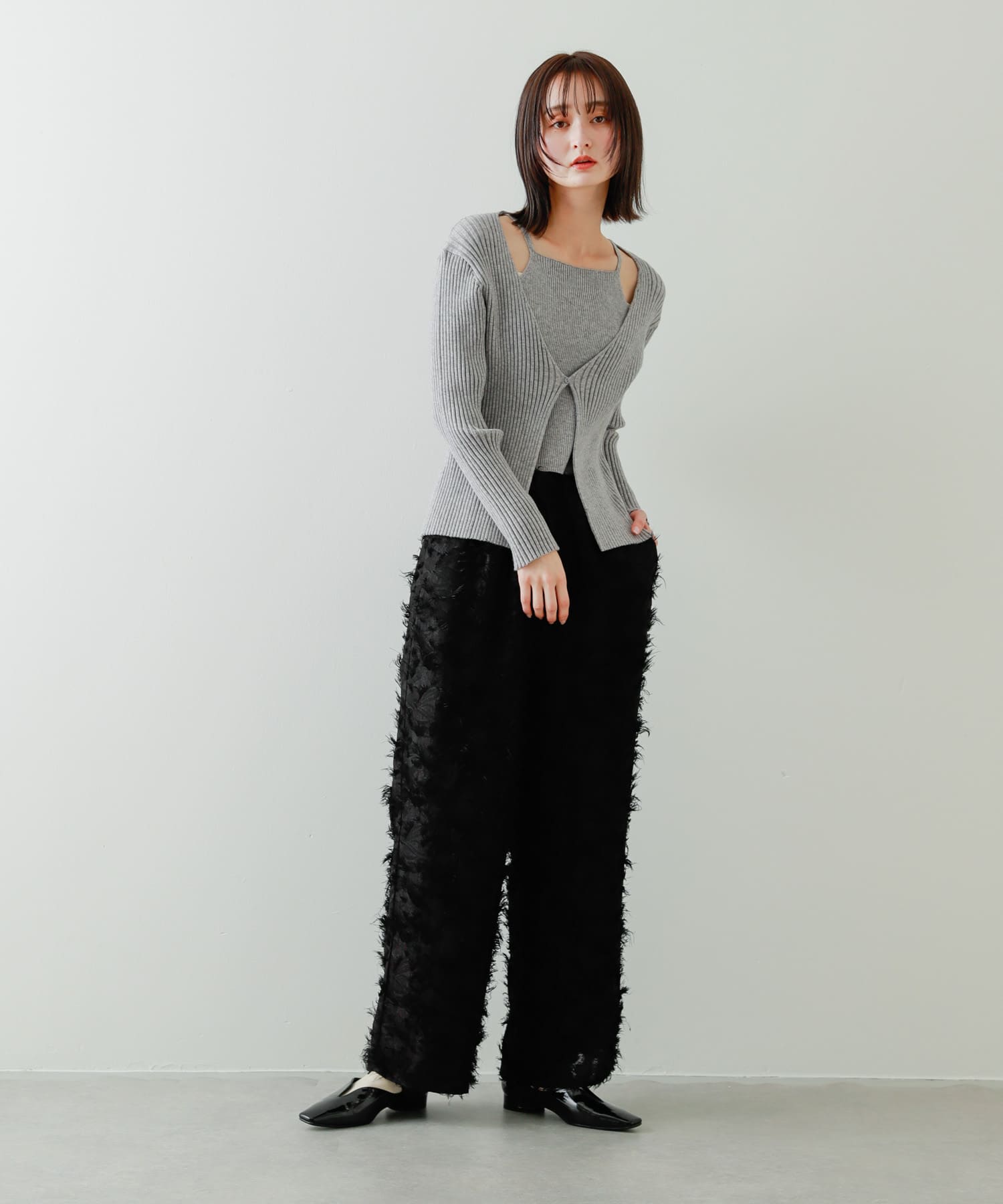 GRAY