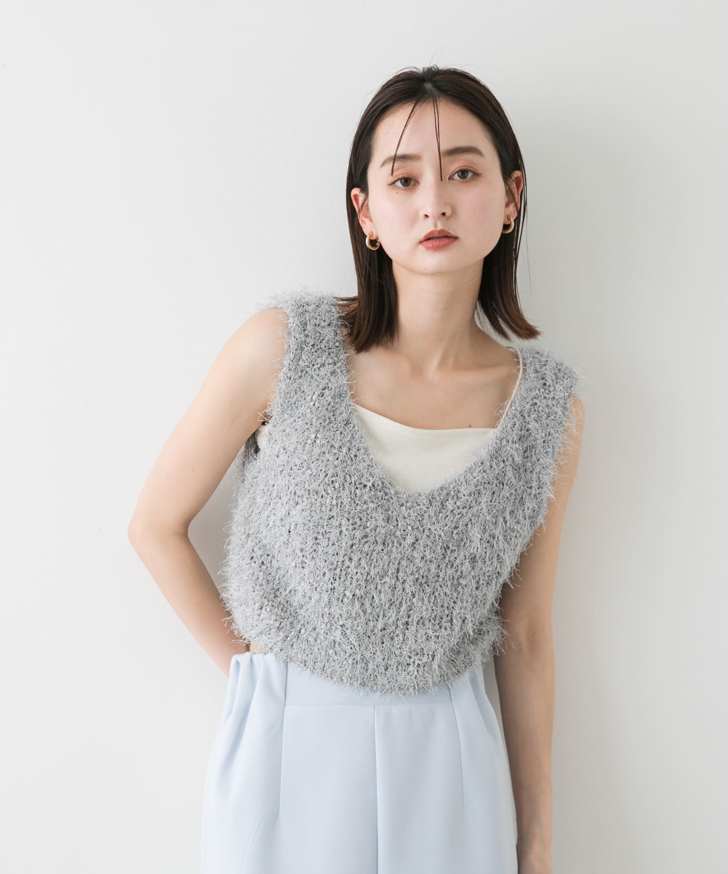 GRAY