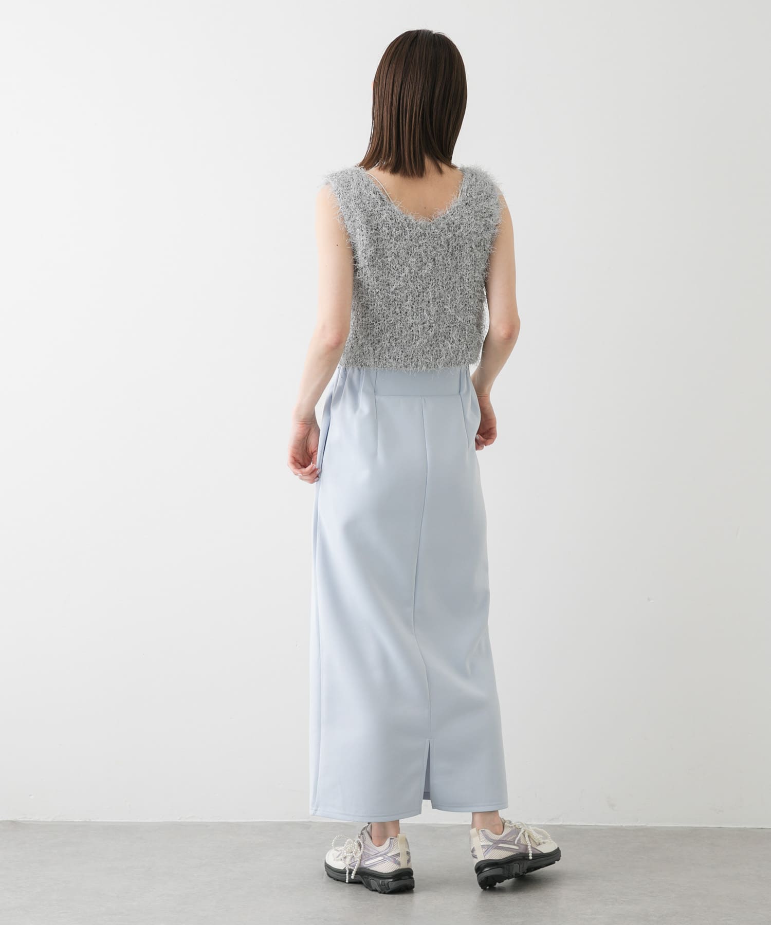 GRAY