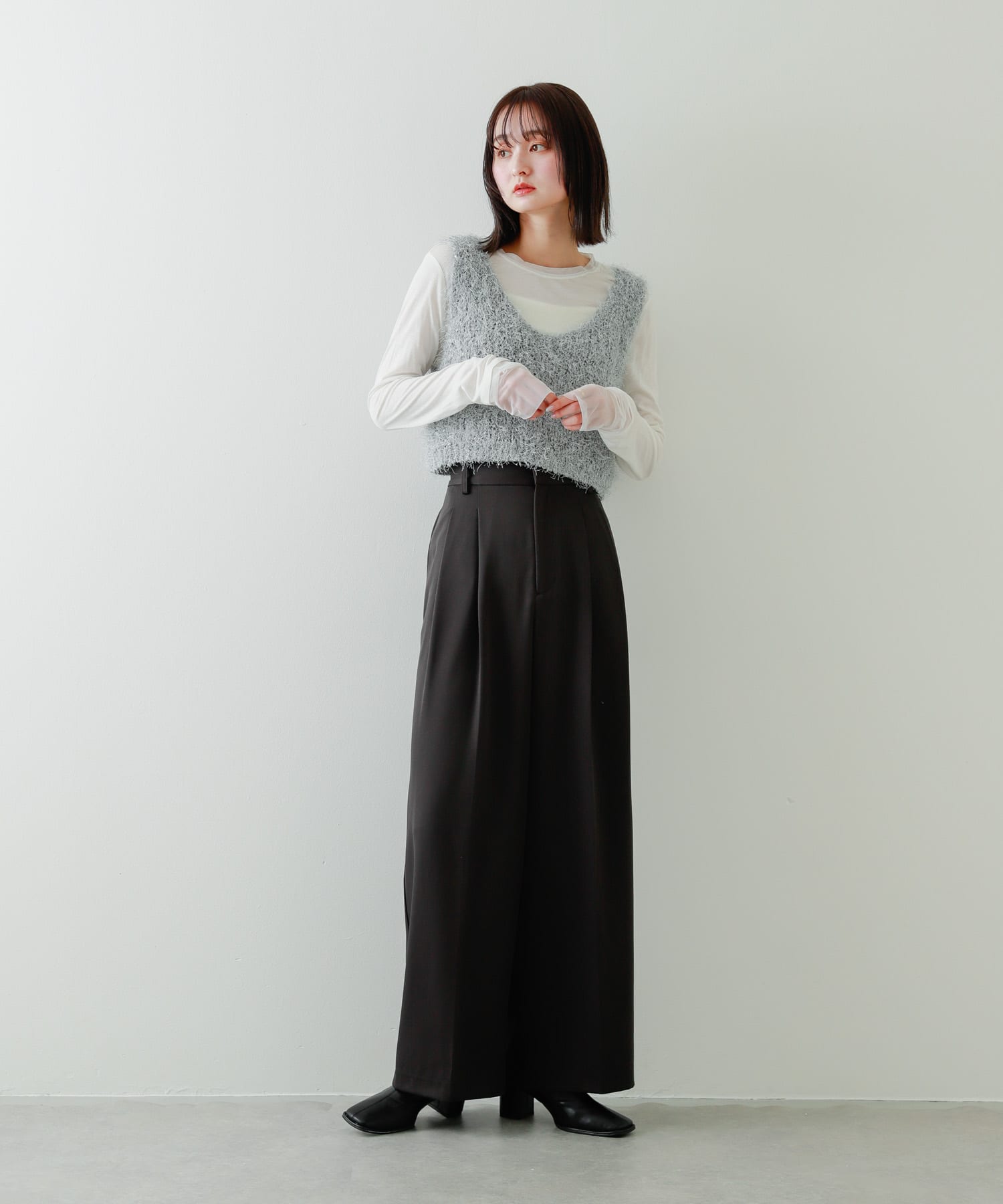 GRAY