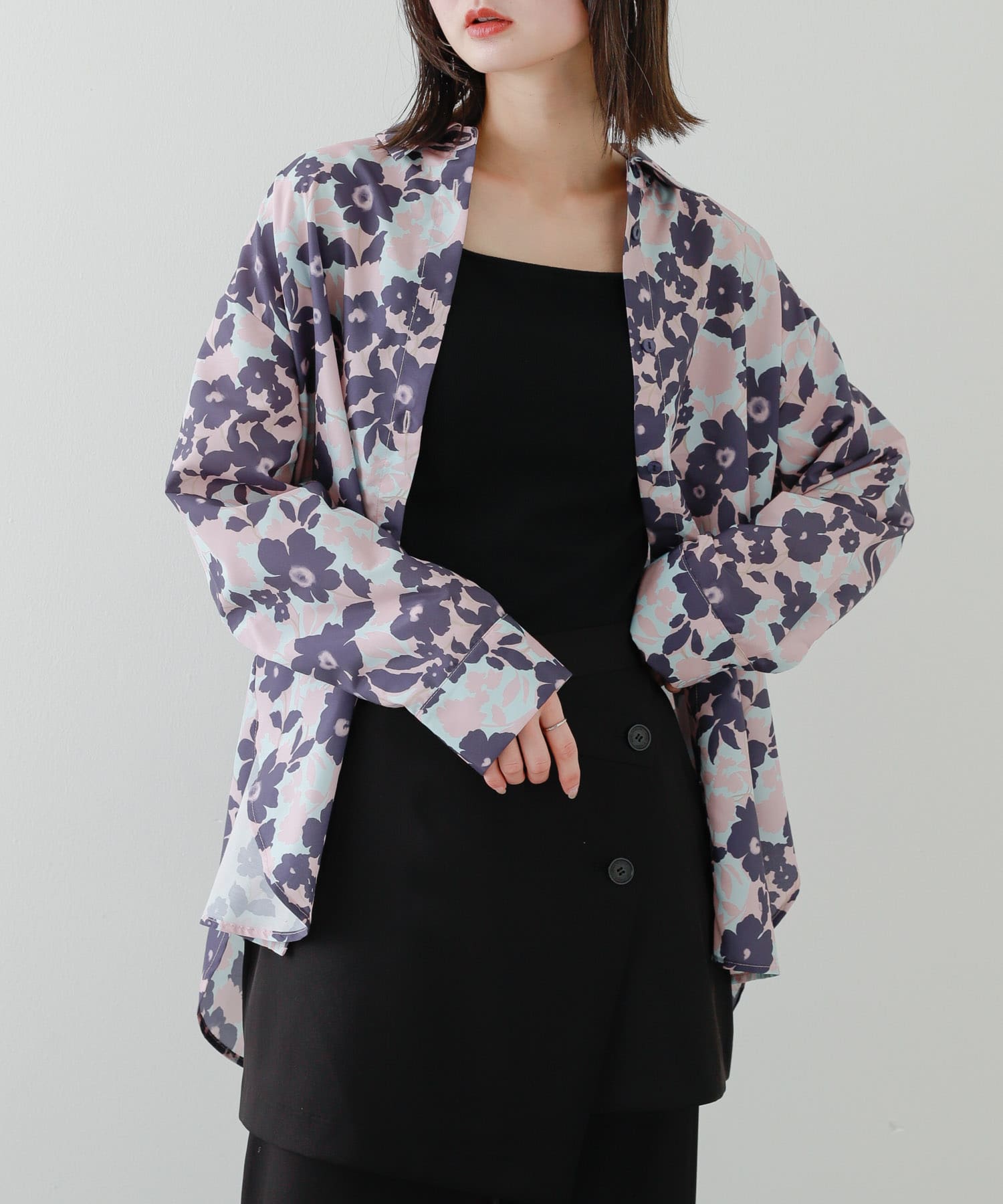 フラワーパターンシャツ