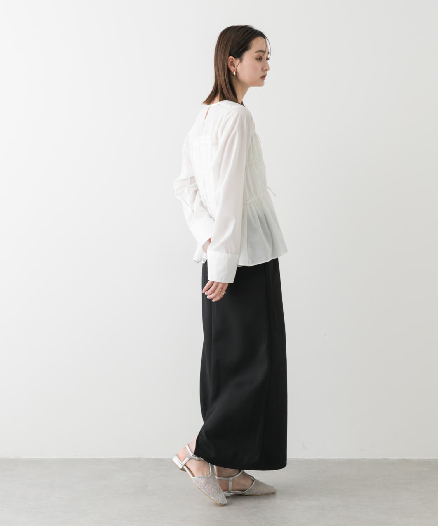 OFF WHITE