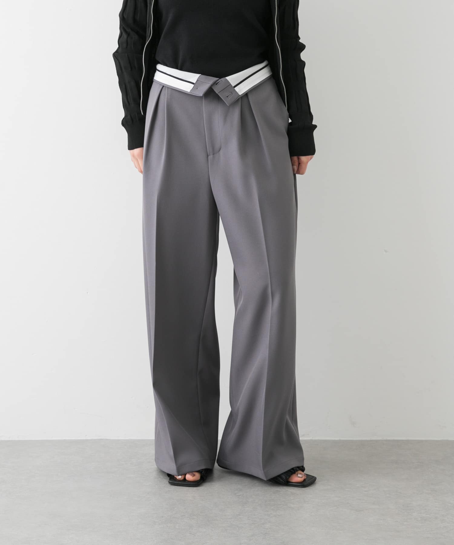 GRAY