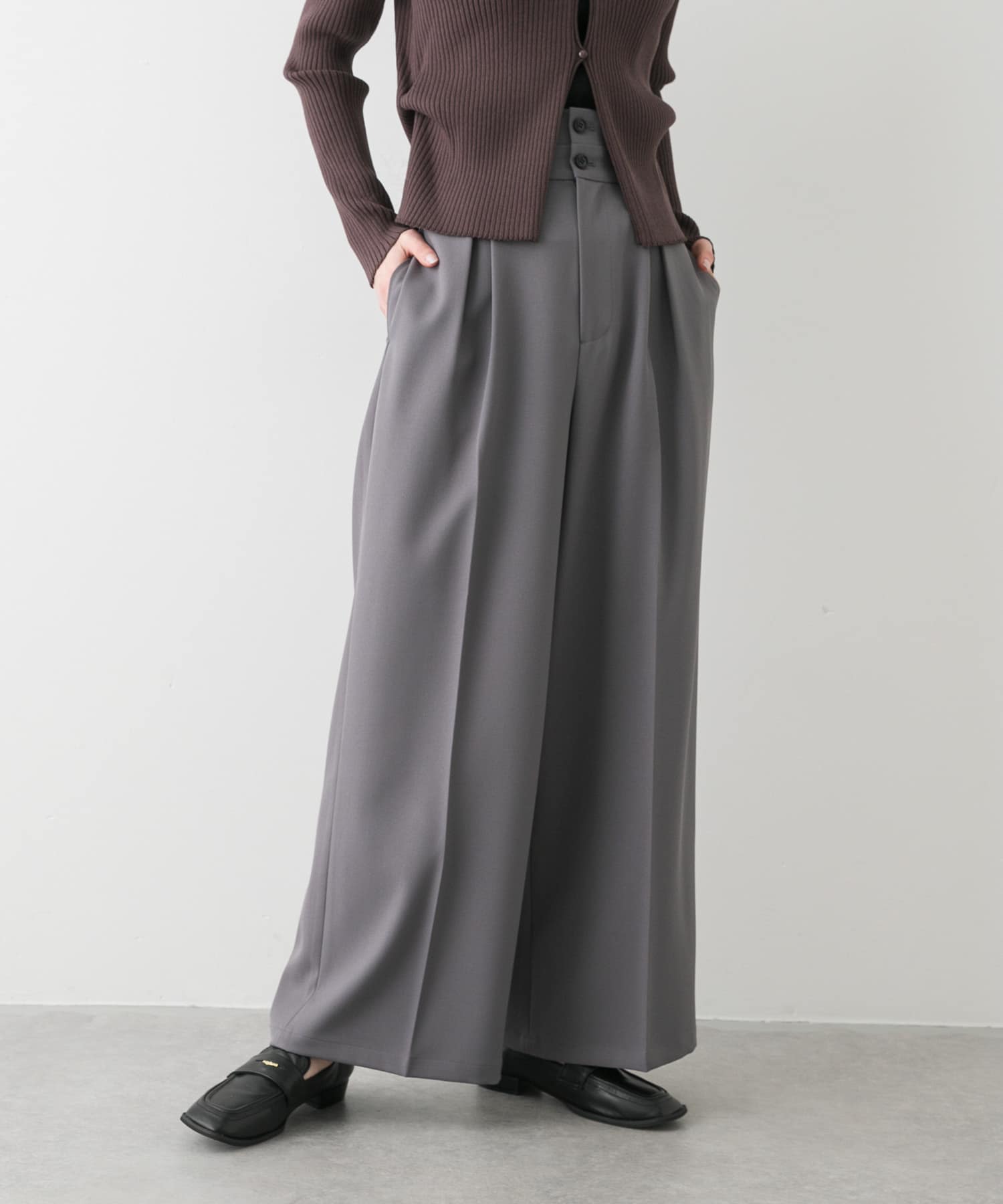 GRAY