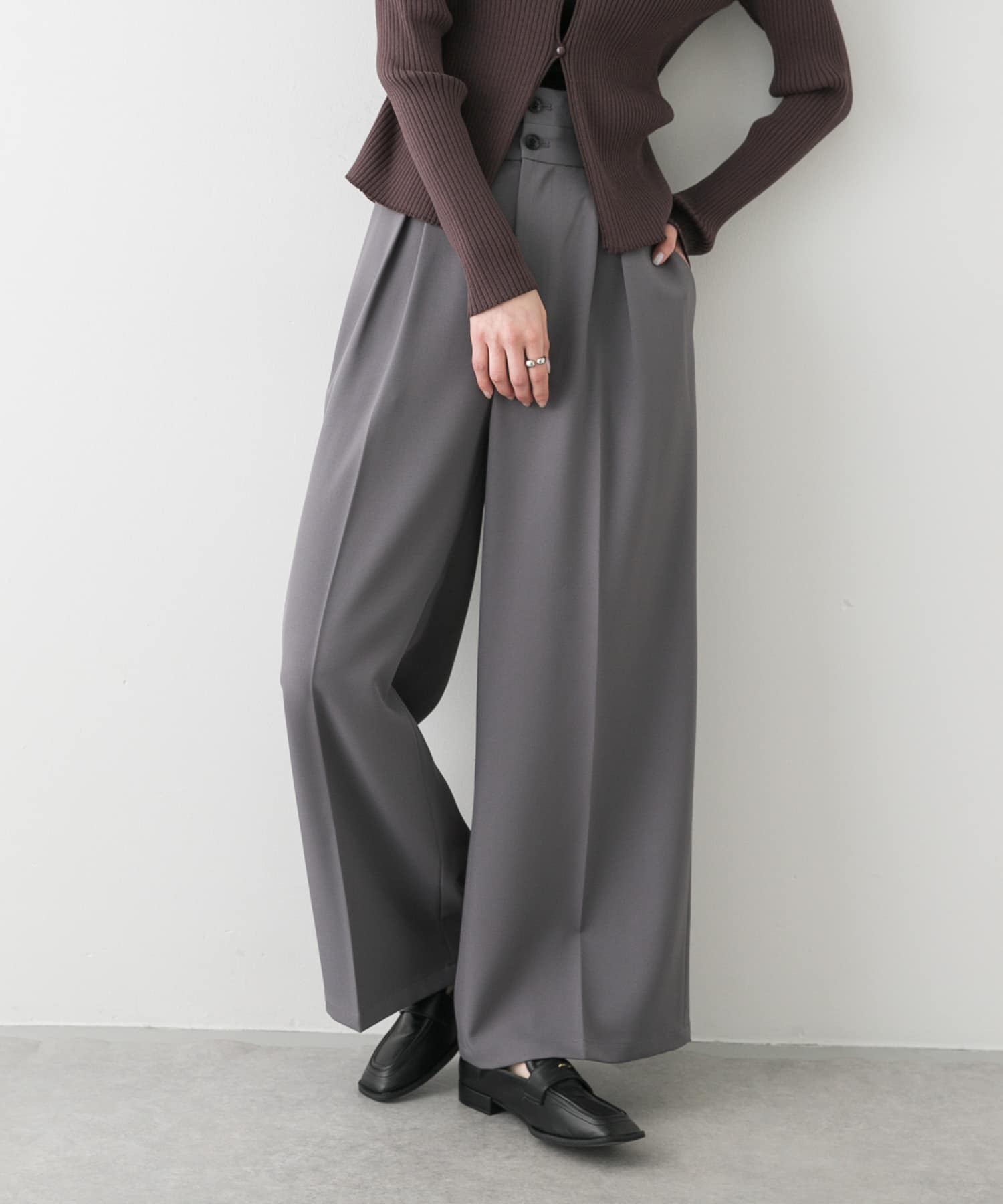 GRAY