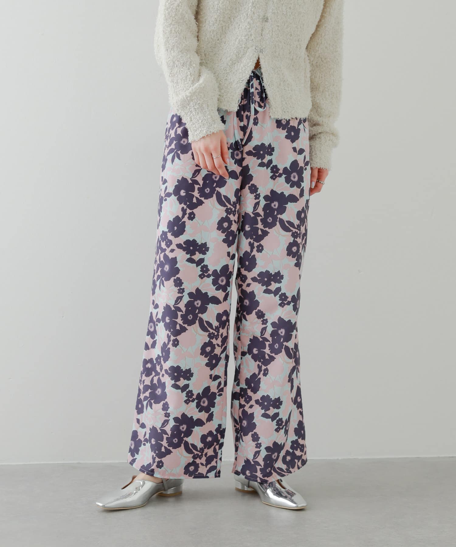 フラワーパターンパンツ