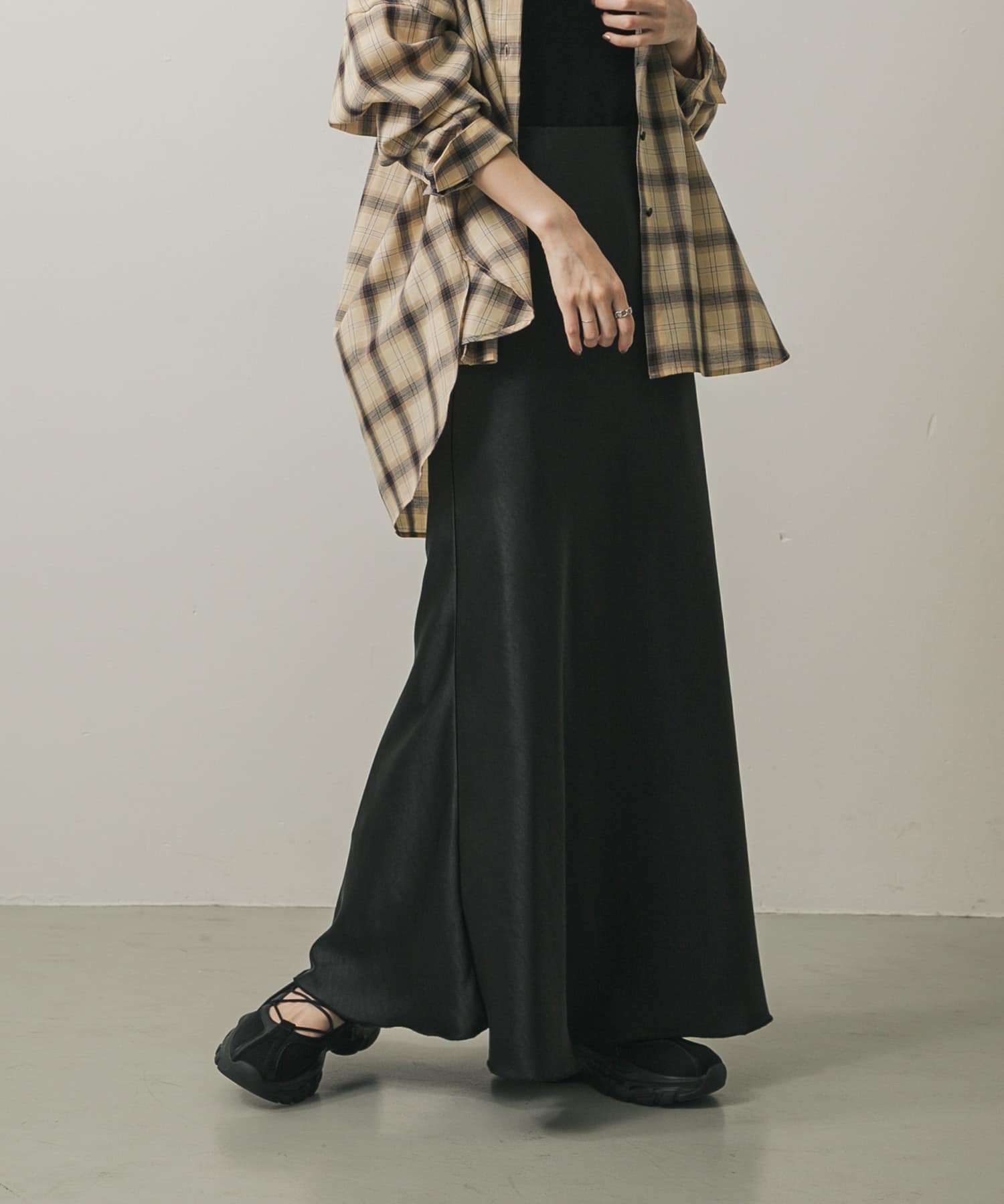 『一部WEB限定カラー』ナローサテンスカート