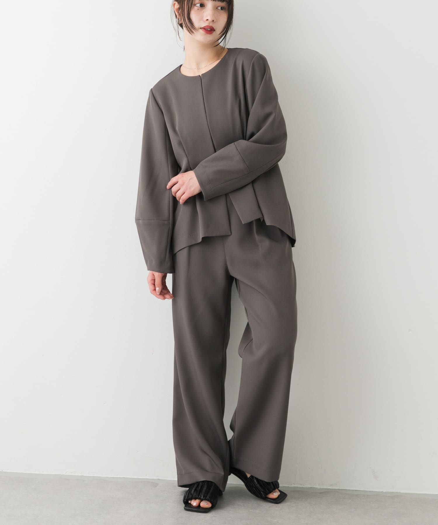 GRAY