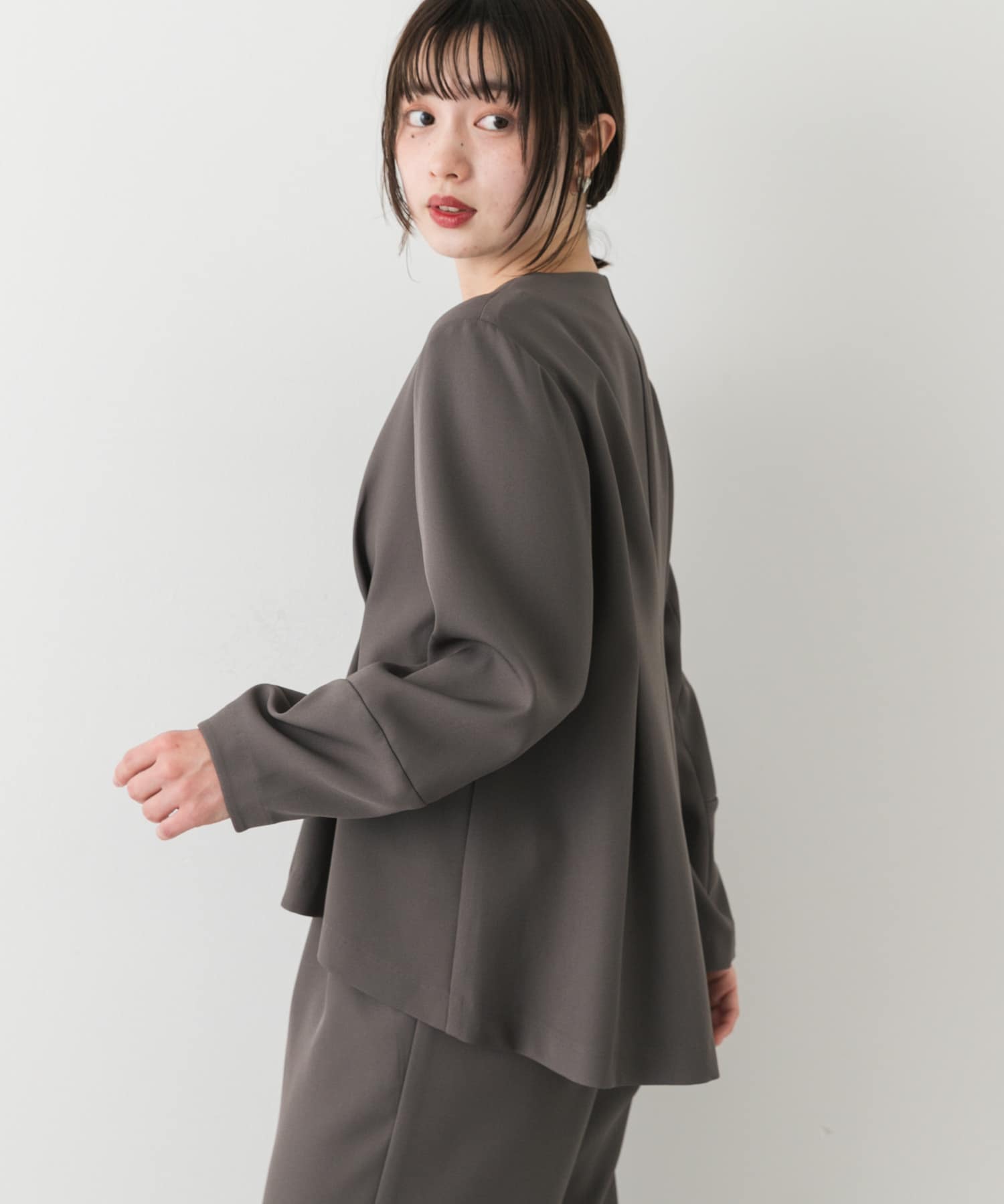 GRAY