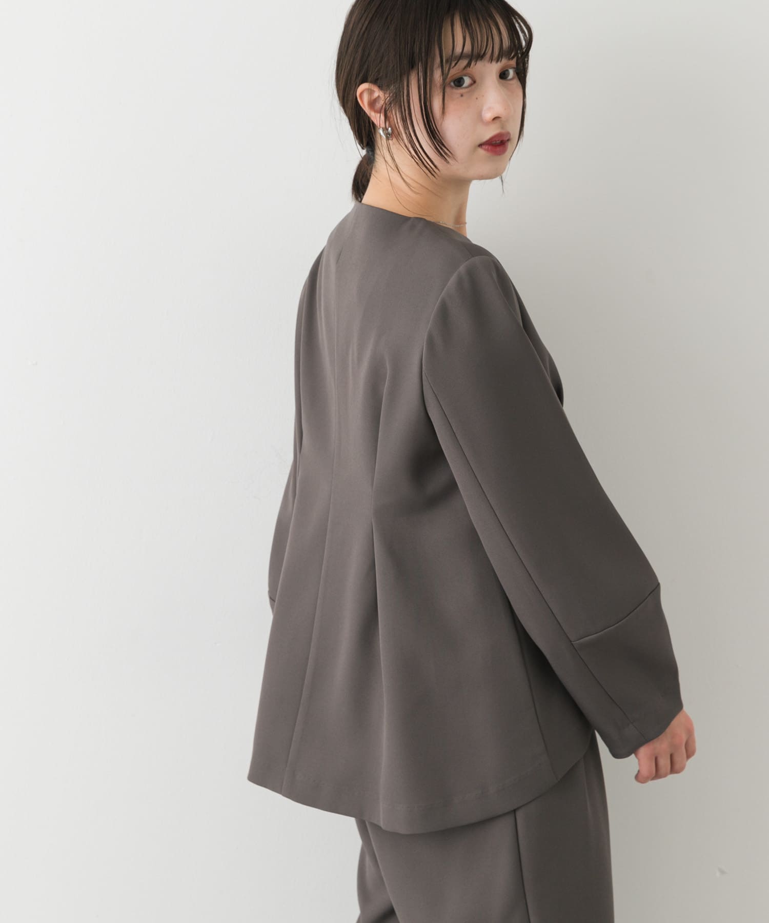 GRAY