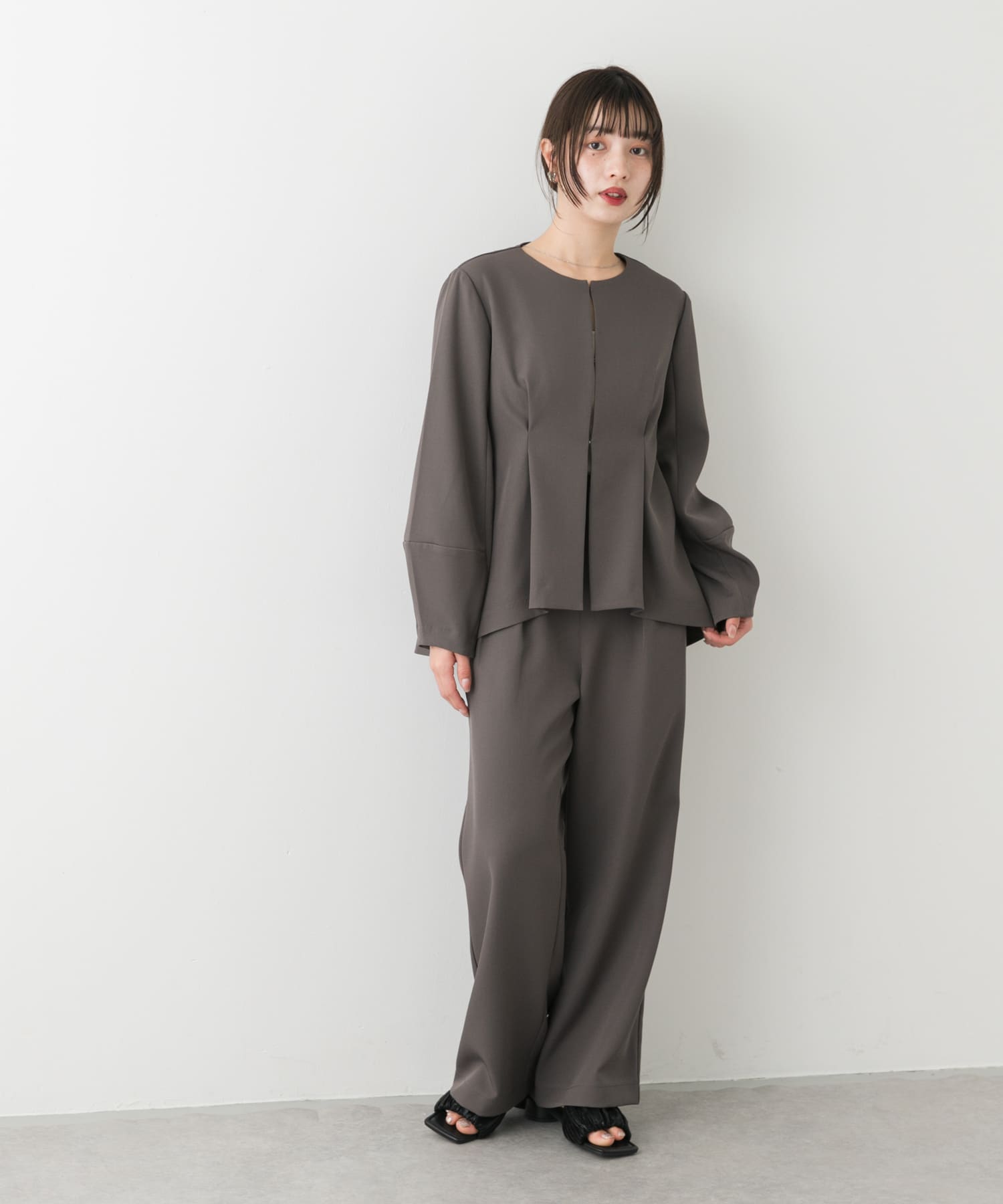GRAY