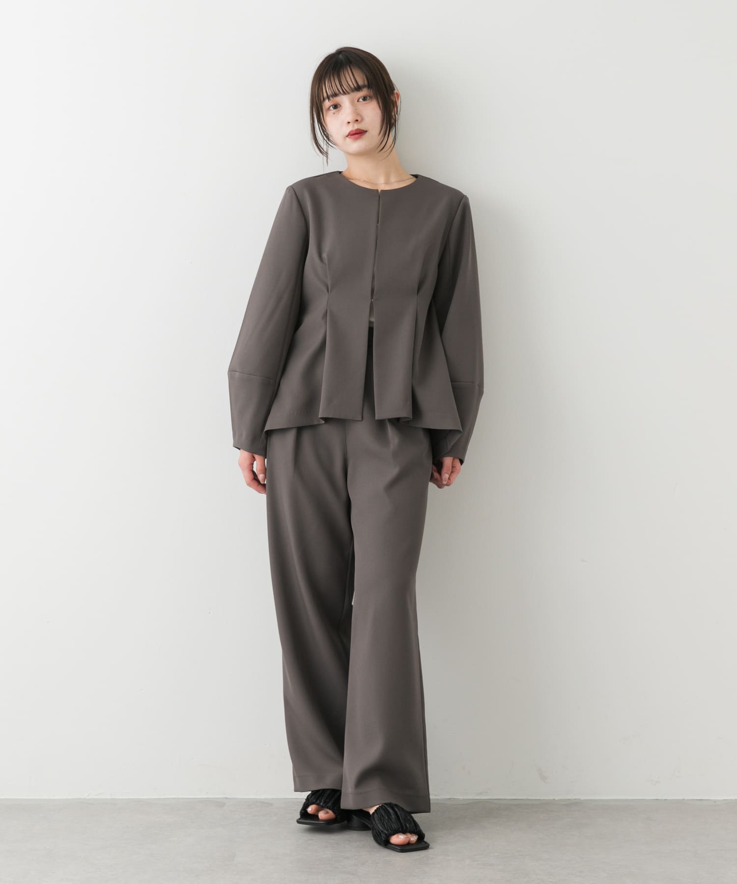 GRAY