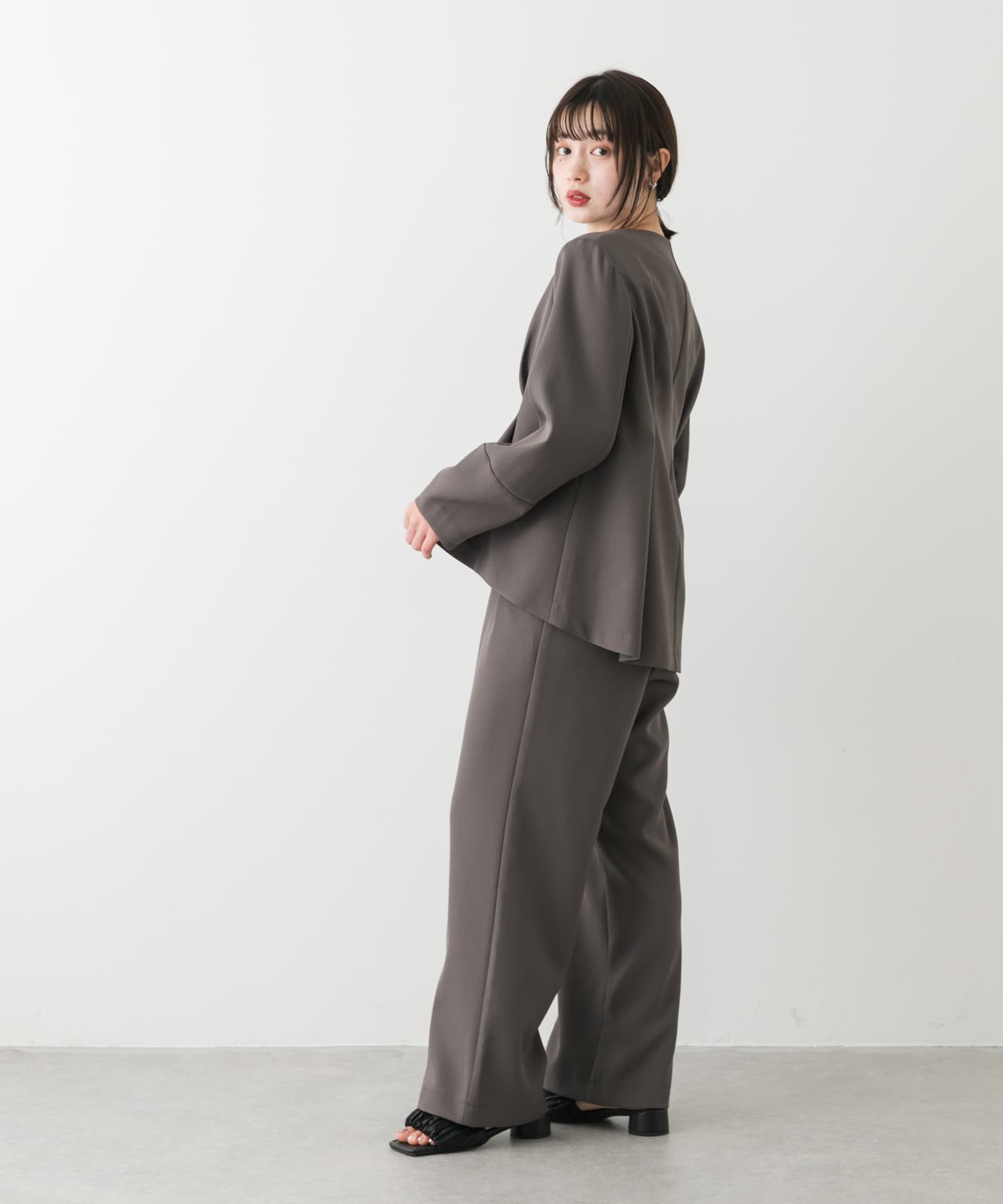 GRAY