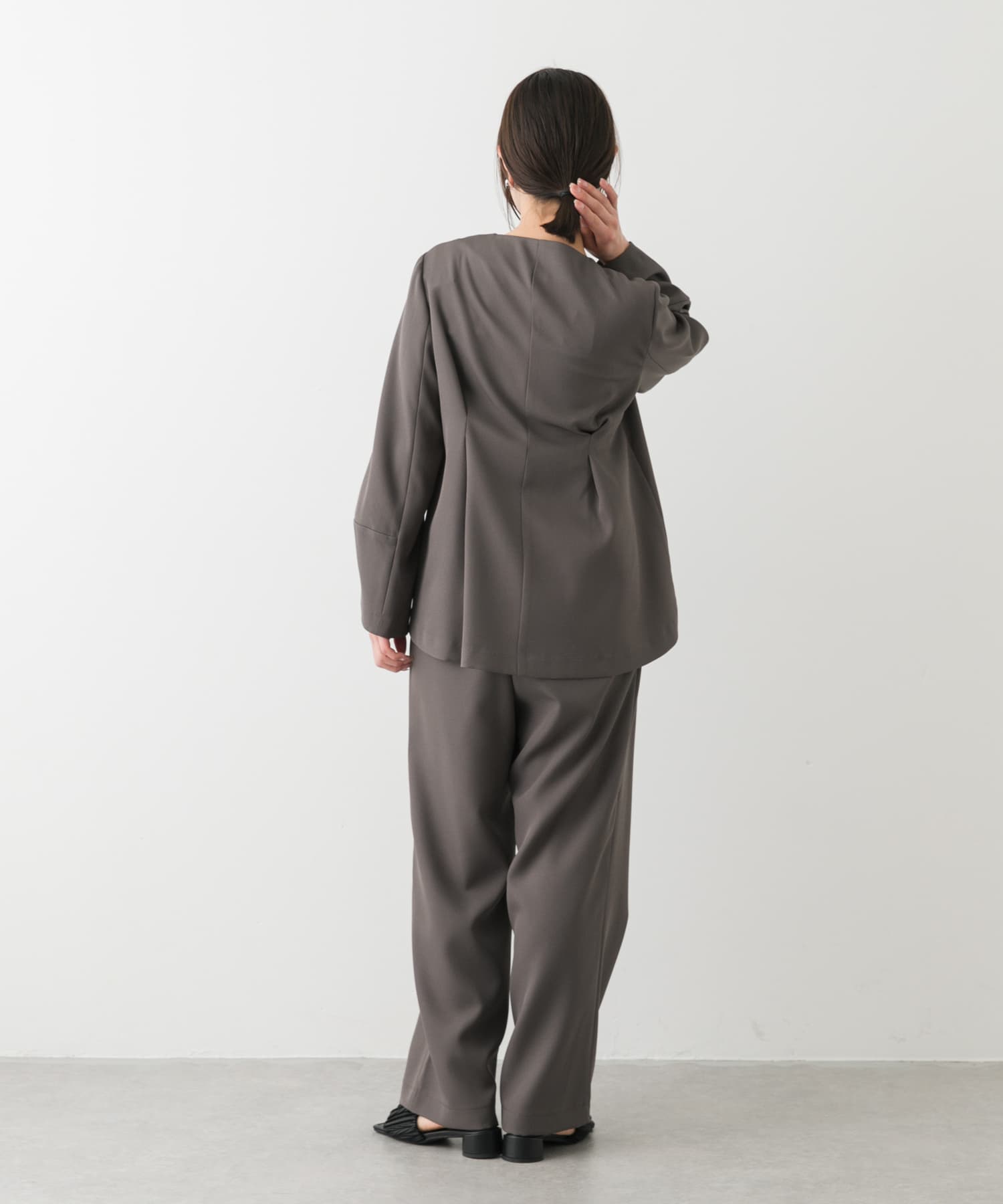 GRAY