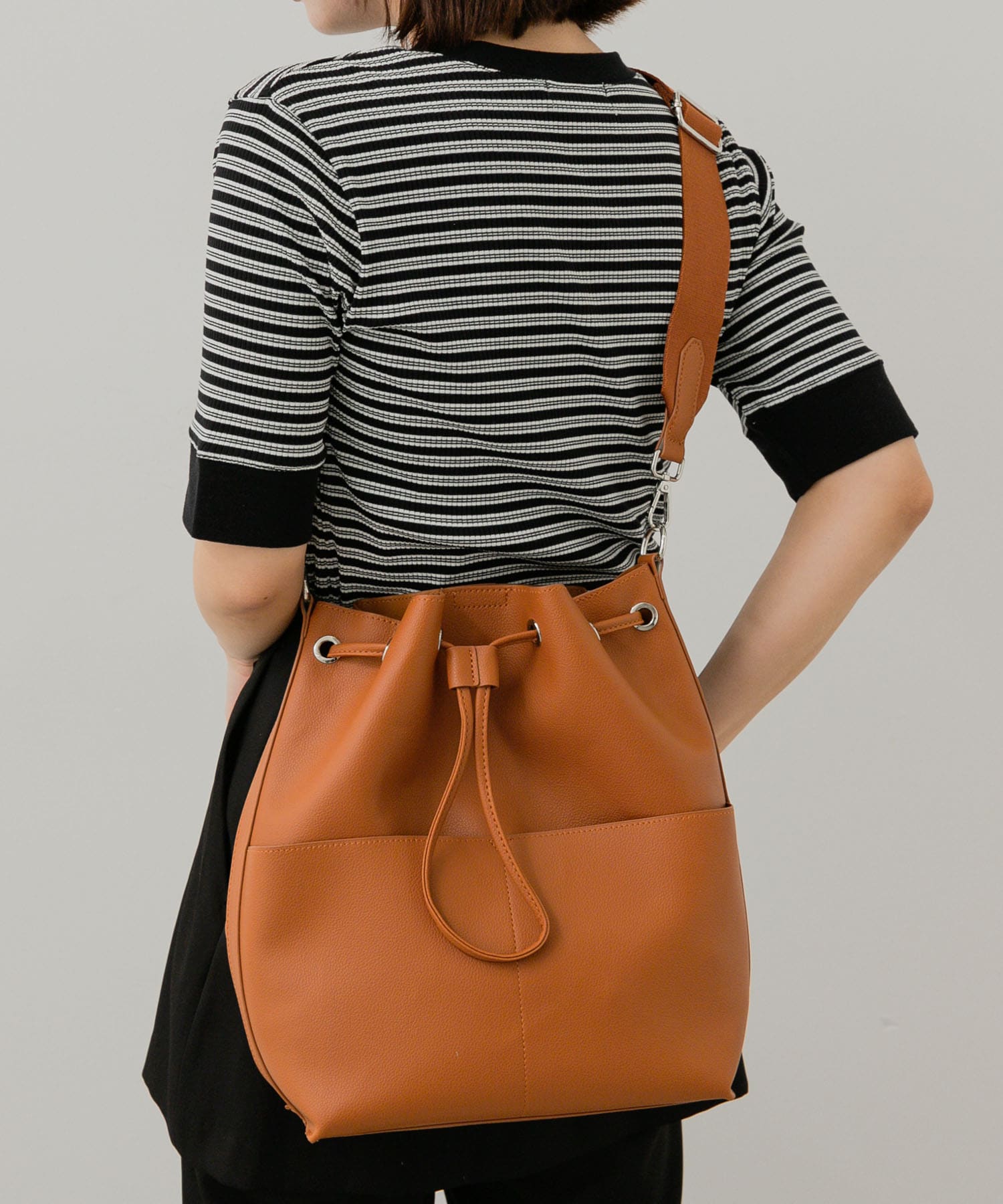 アウトポケットバケットバッグ BROWN one