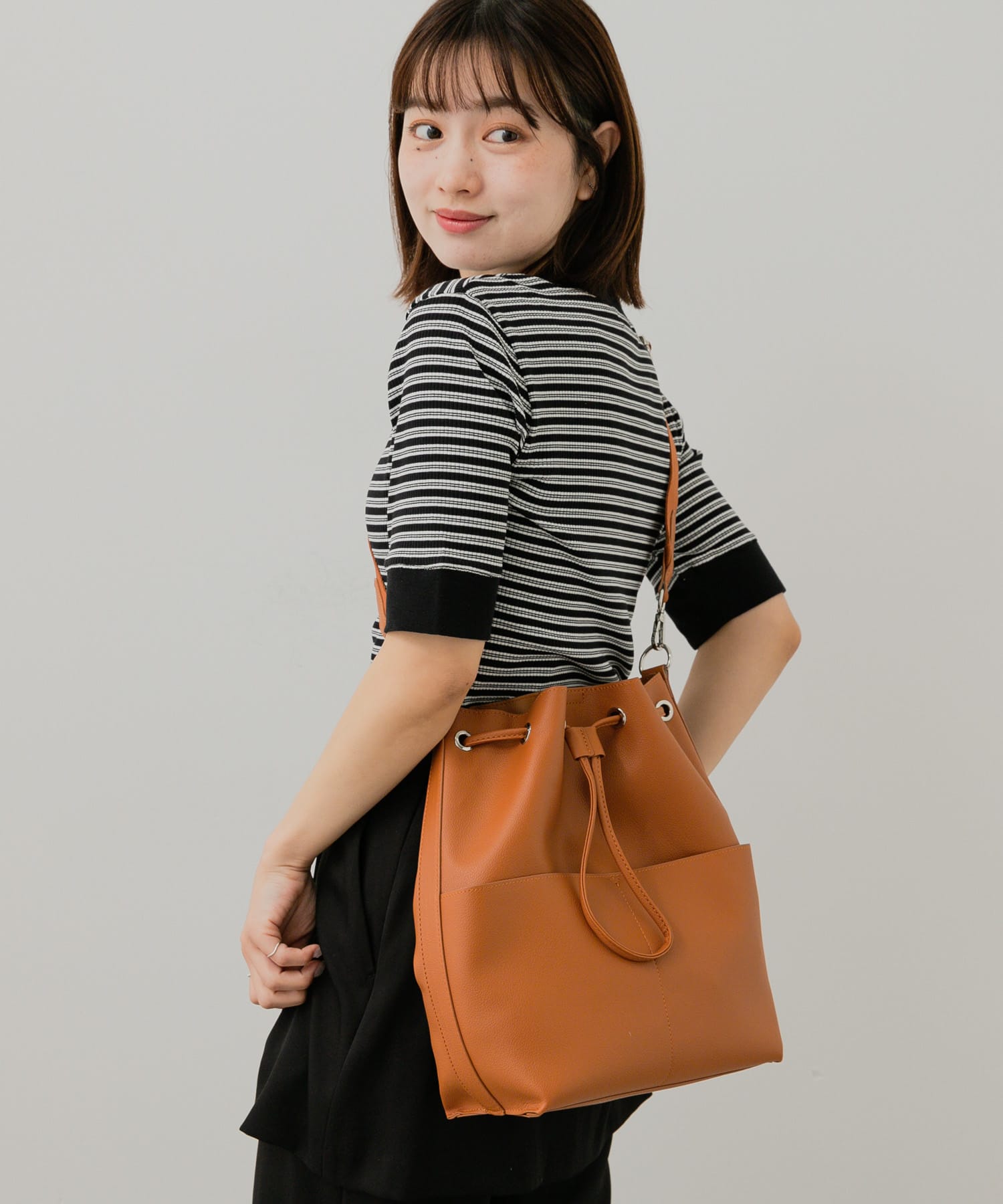 アウトポケットバケットバッグ BROWN one