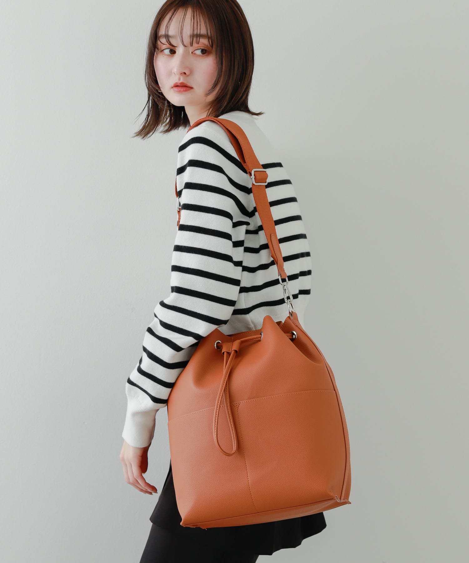 アウトポケットバケットバッグ BROWN one