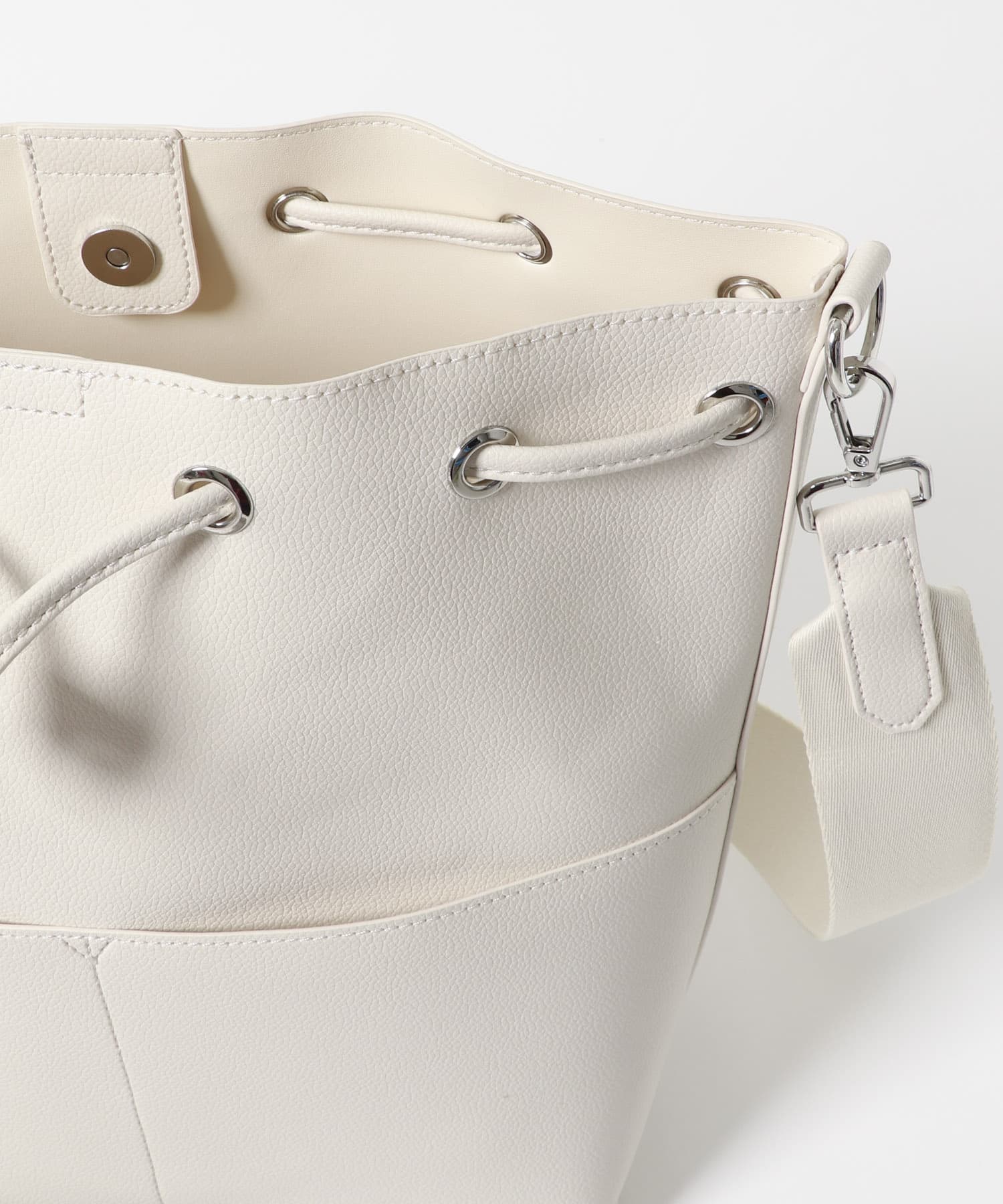 アウトポケットバケットバッグ IVORY one