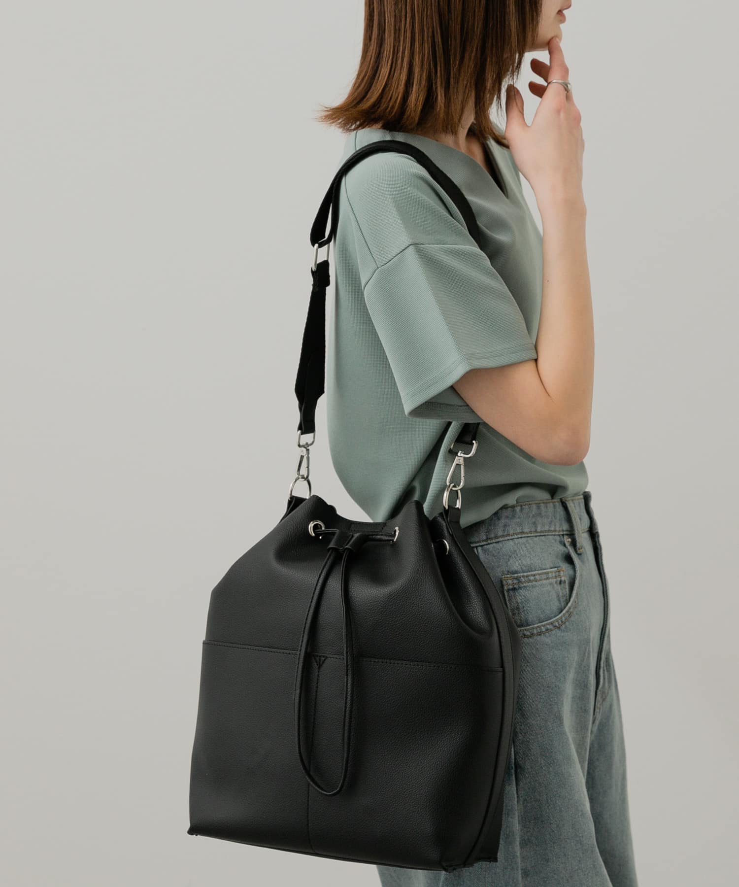 アウトポケットバケットバッグ