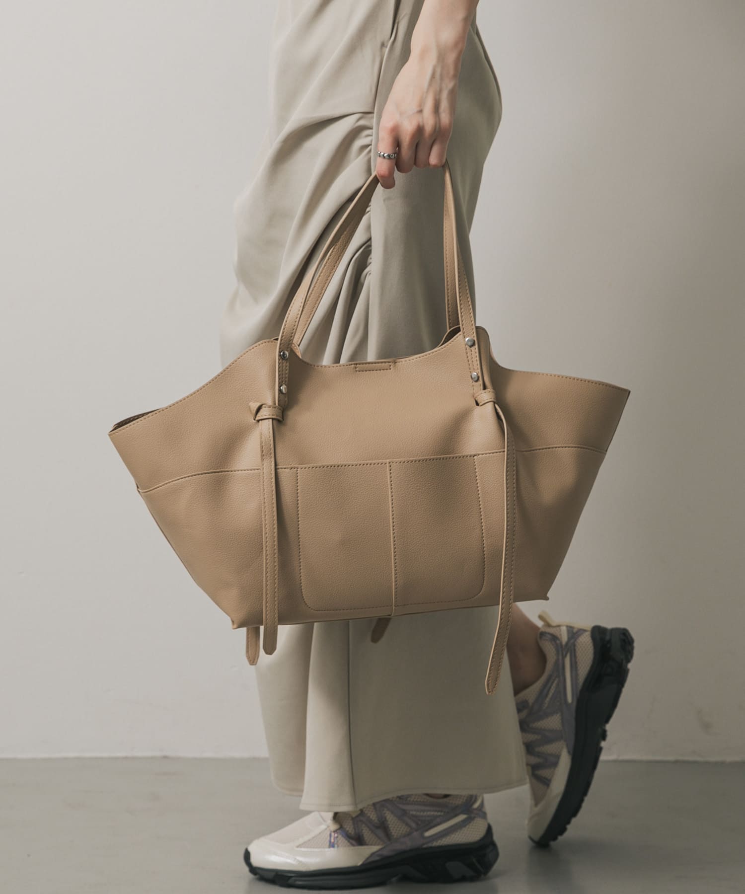 アウトポケットトートバッグ BEIGE one