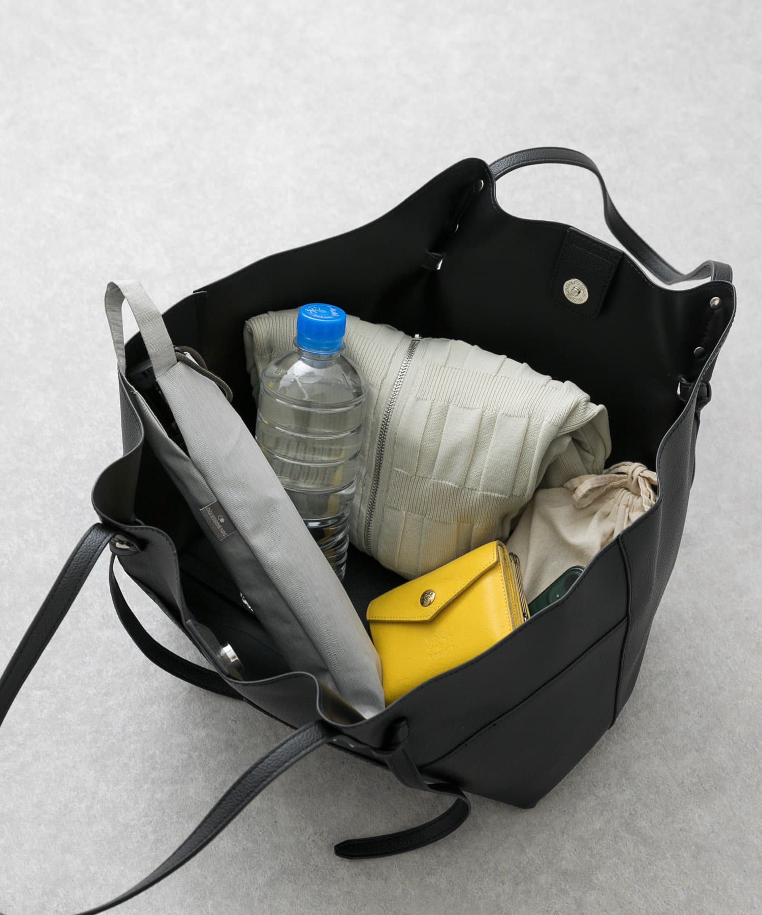 アウトポケットトートバッグ BLACK one