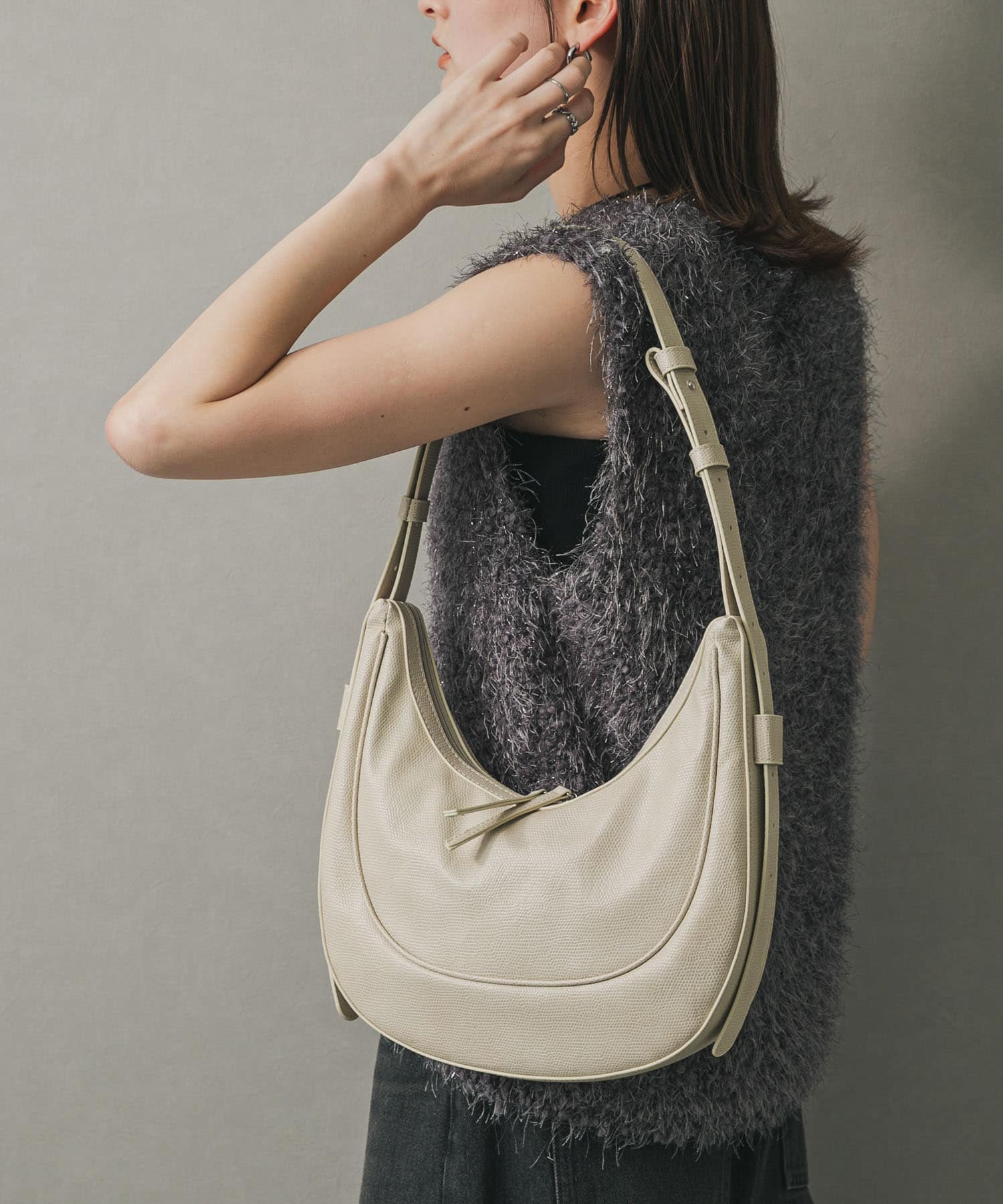 ハーフムーンバッグ BEIGE one