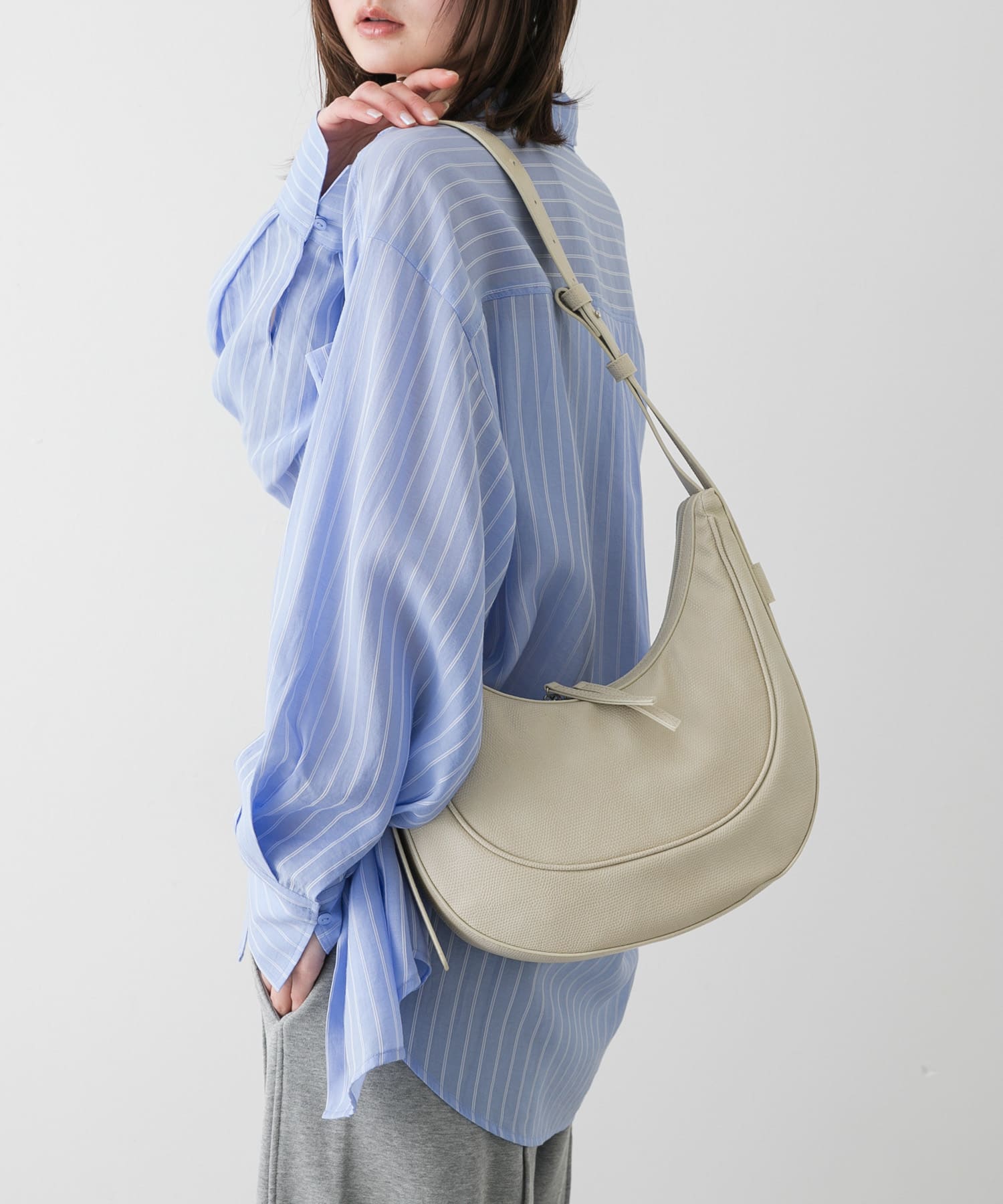 ハーフムーンバッグ BEIGE one