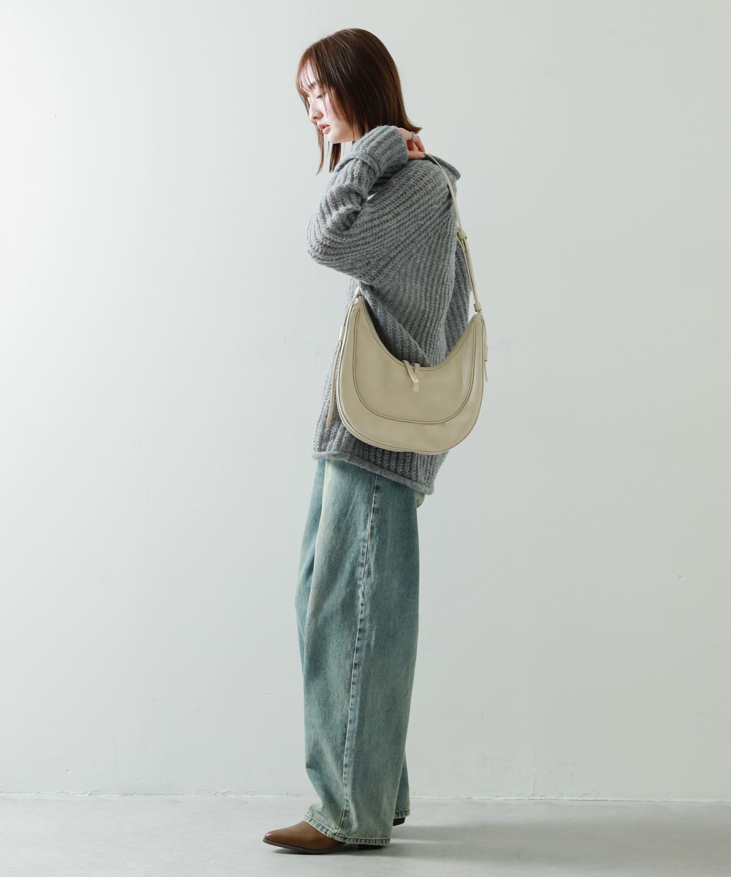 ハーフムーンバッグ BEIGE one