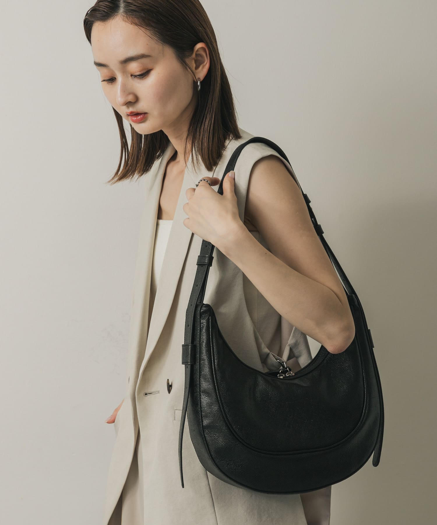 ハーフムーンバッグ BLACK one
