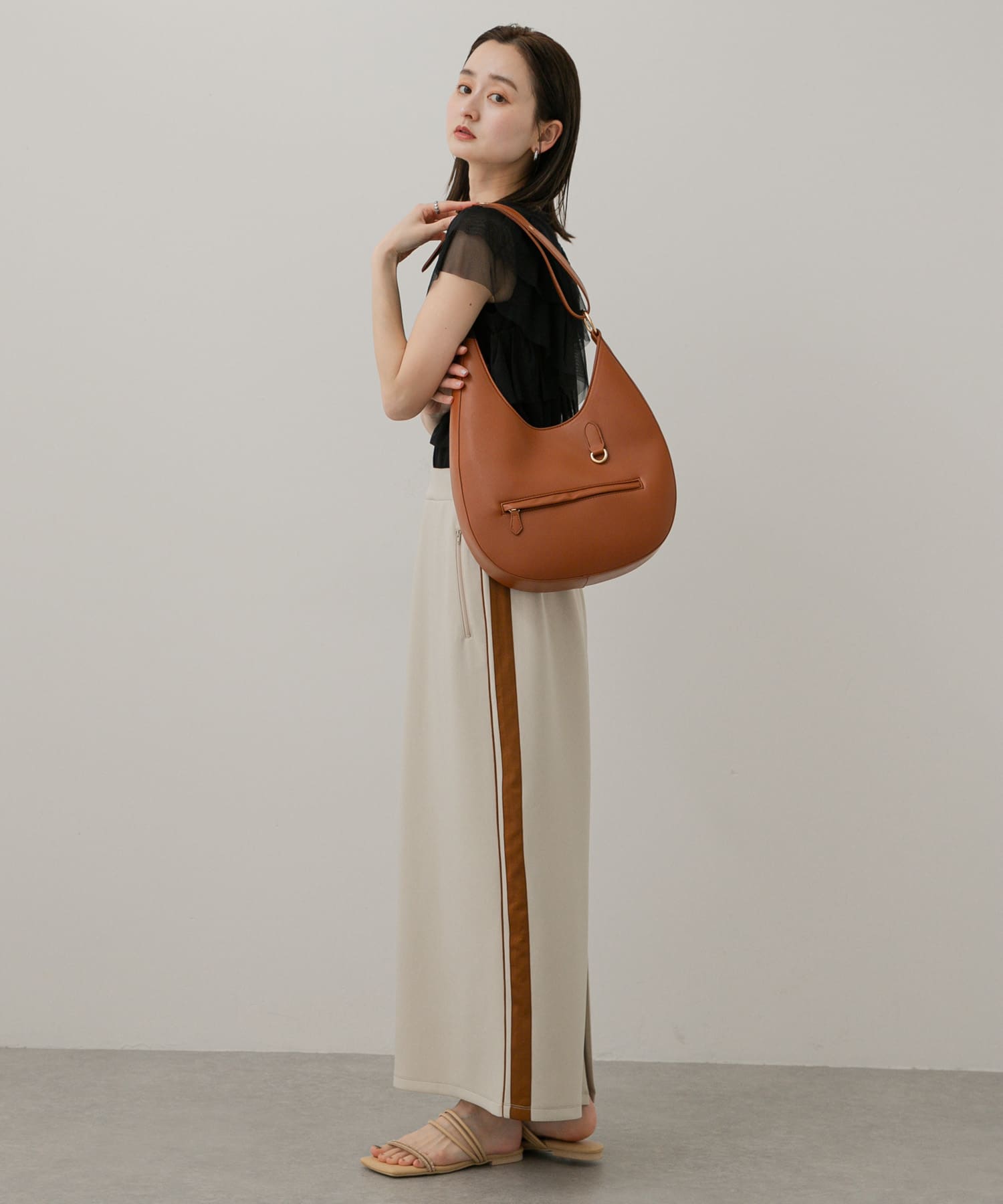 ワンハンドルラウンドバッグ BROWN one