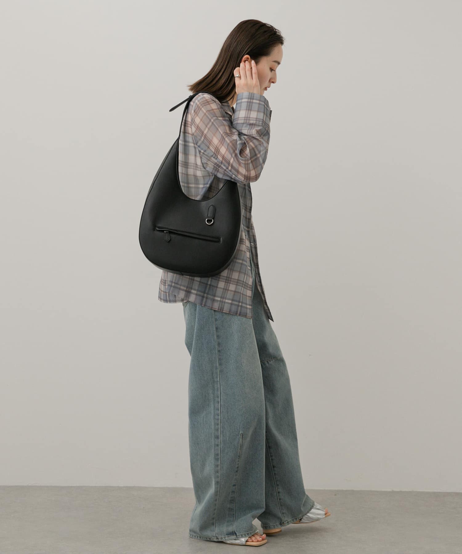 ワンハンドルラウンドバッグ BLACK one