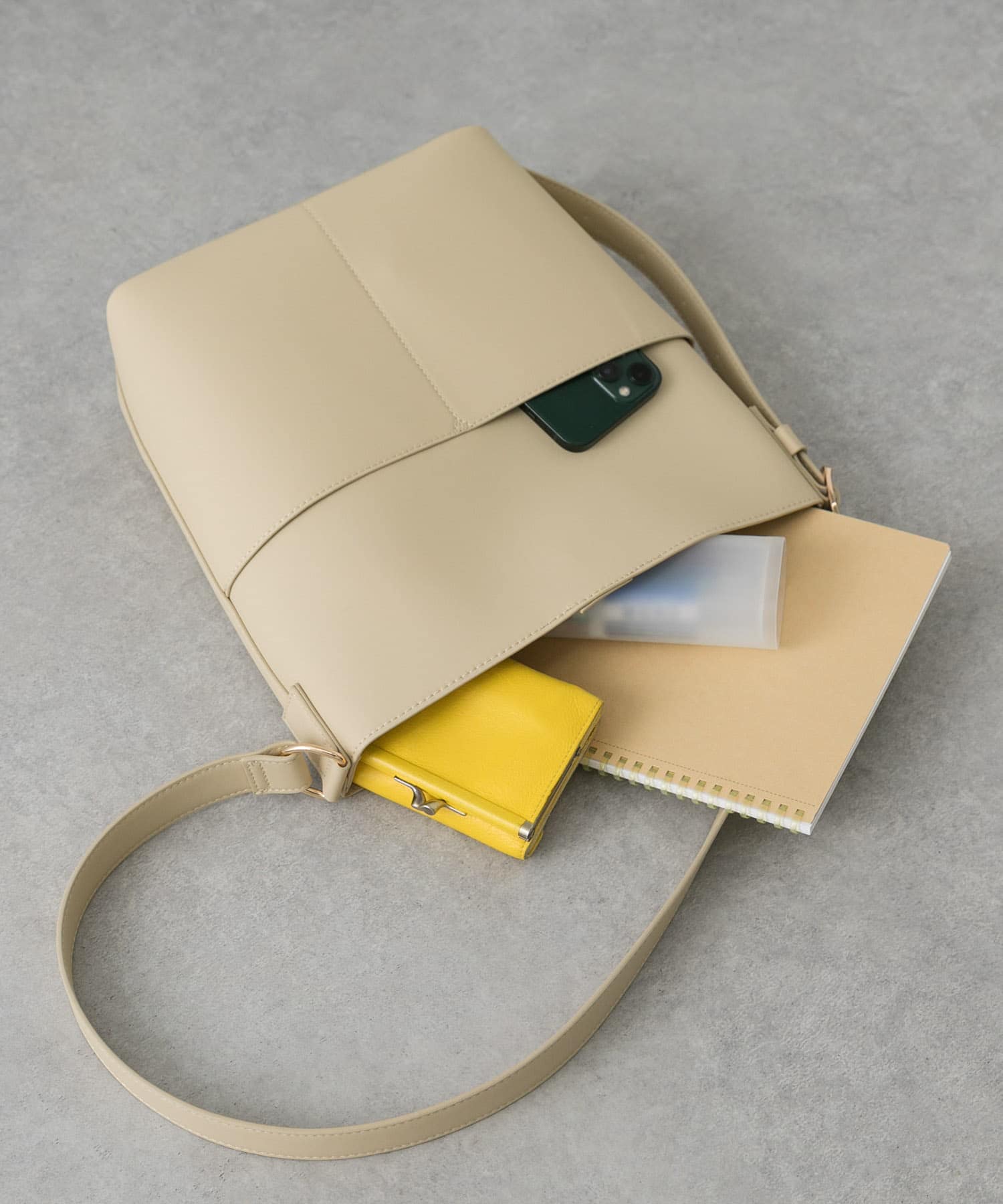 『防汚』アウトポケットショルダーバッグ BEIGE one