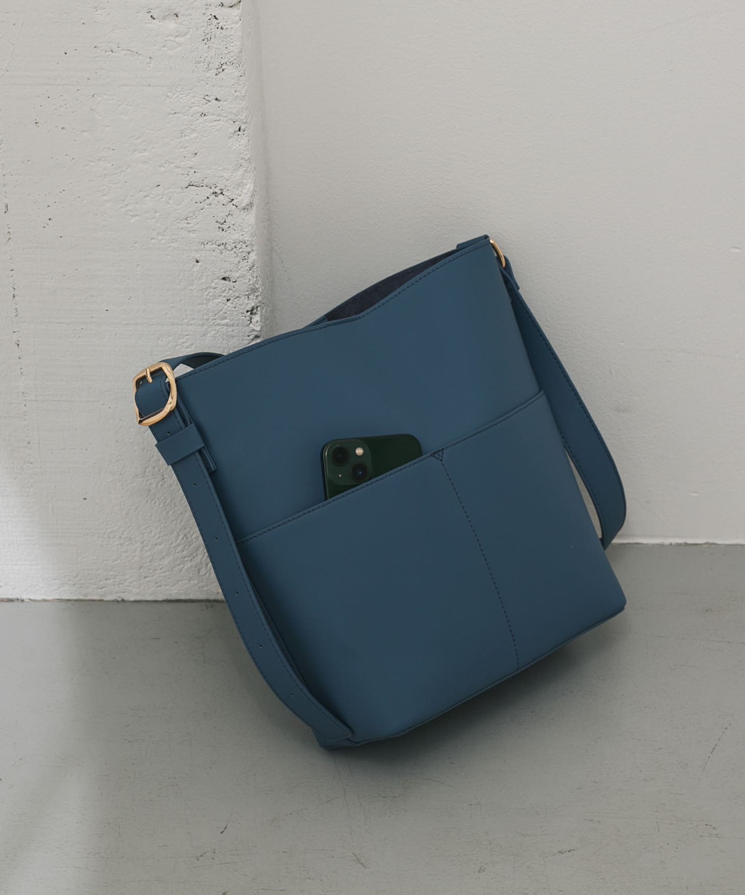 『防汚』アウトポケットショルダーバッグ BLUE one