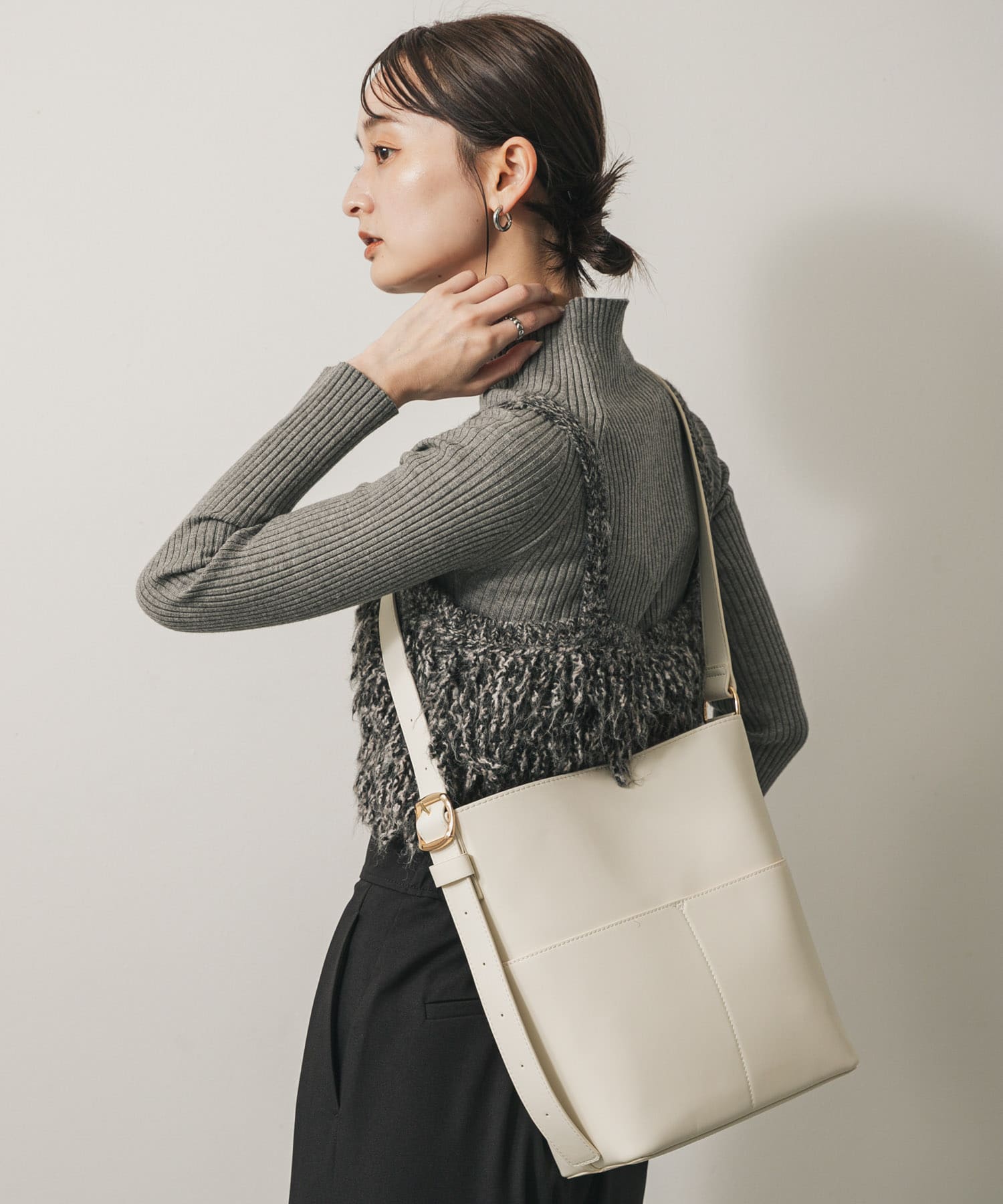 『防汚』アウトポケットショルダーバッグ IVORY one