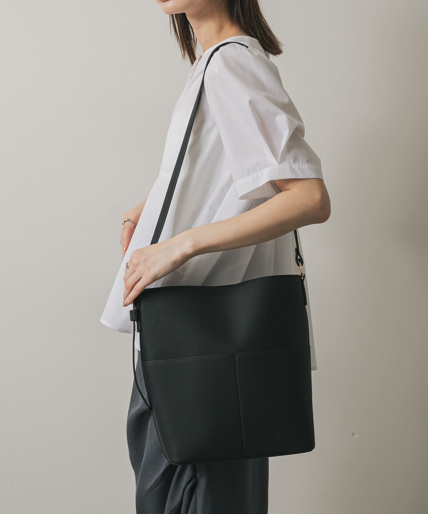 『防汚』アウトポケットショルダーバッグ BLACK one