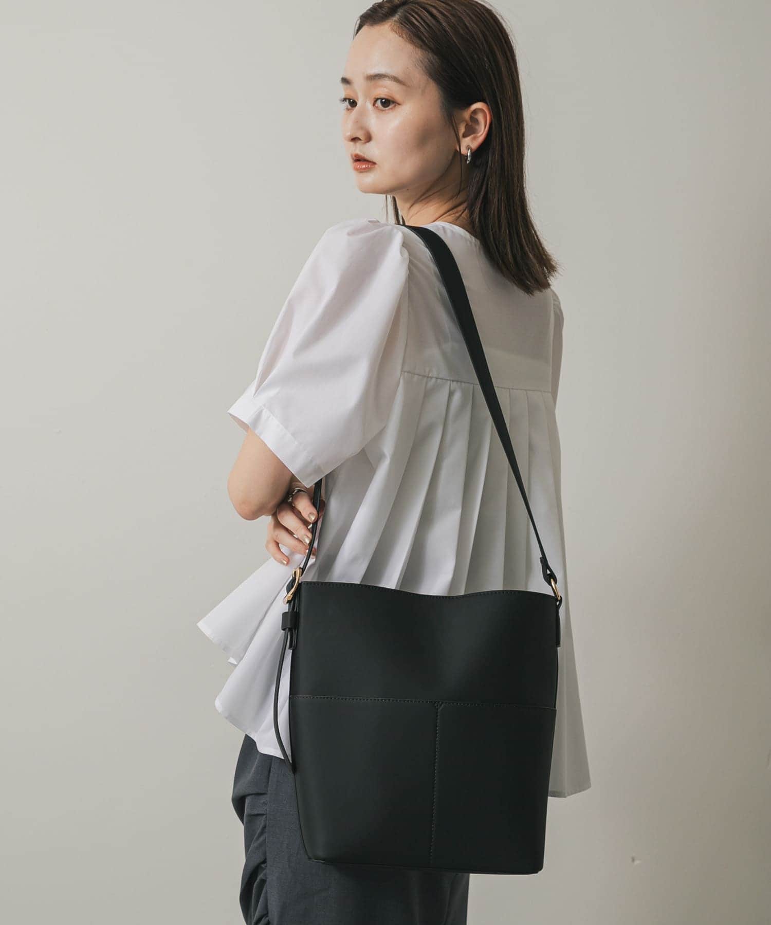 『防汚』アウトポケットショルダーバッグ BLACK one