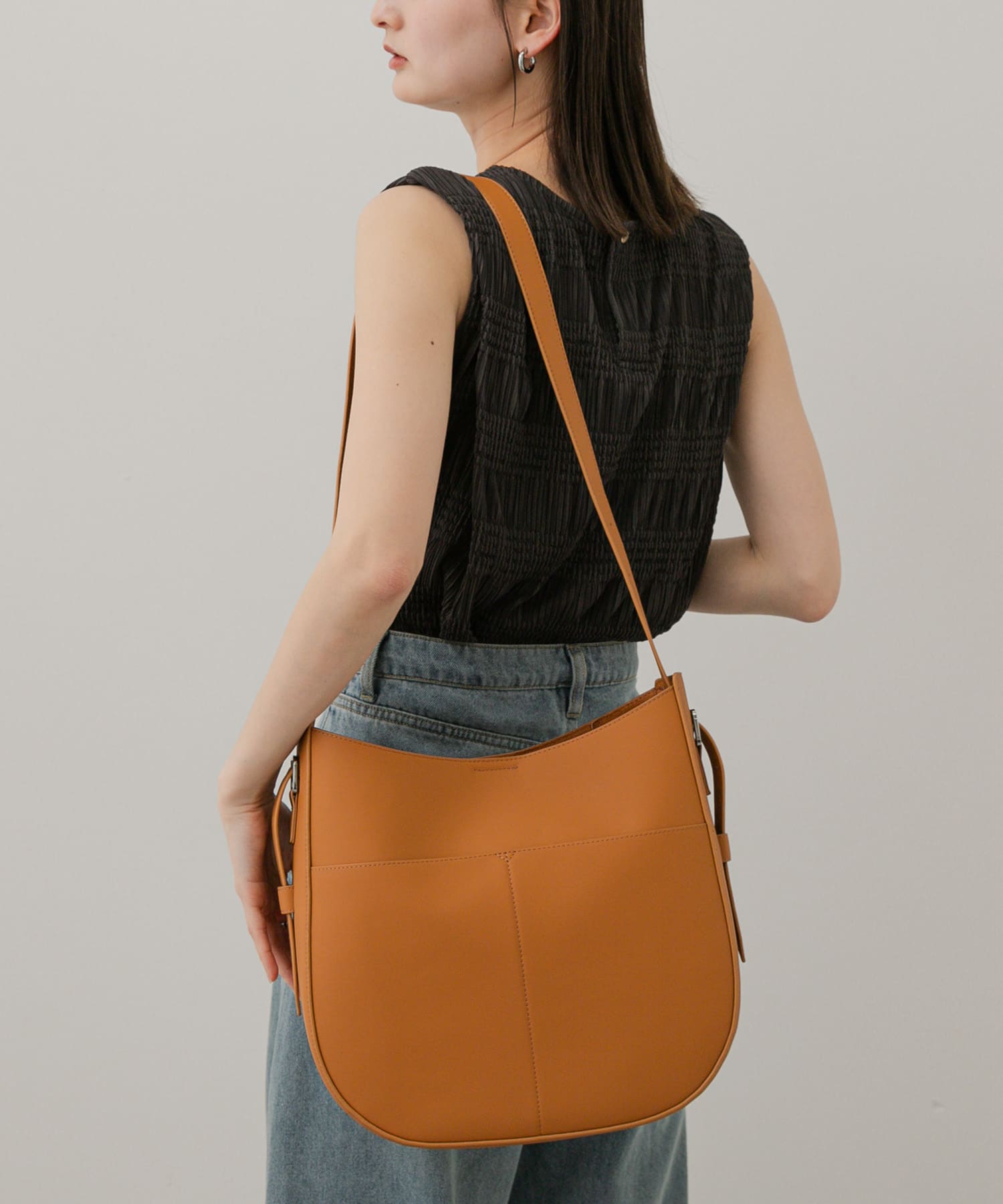 アウトポケットビッグショルダーバッグ BROWN one