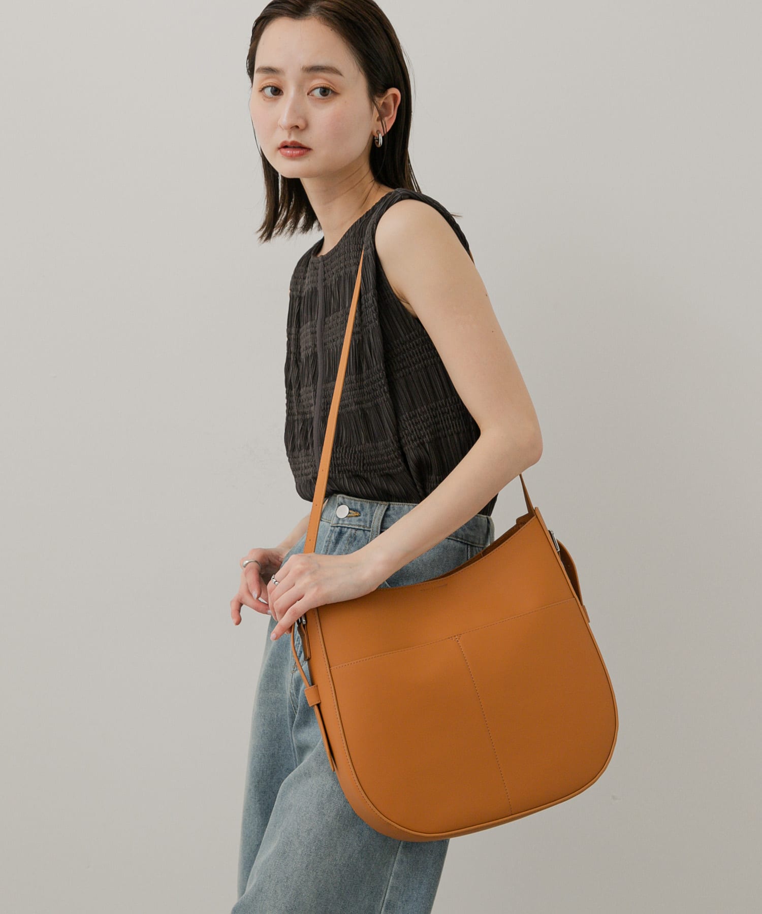 アウトポケットビッグショルダーバッグ BROWN one