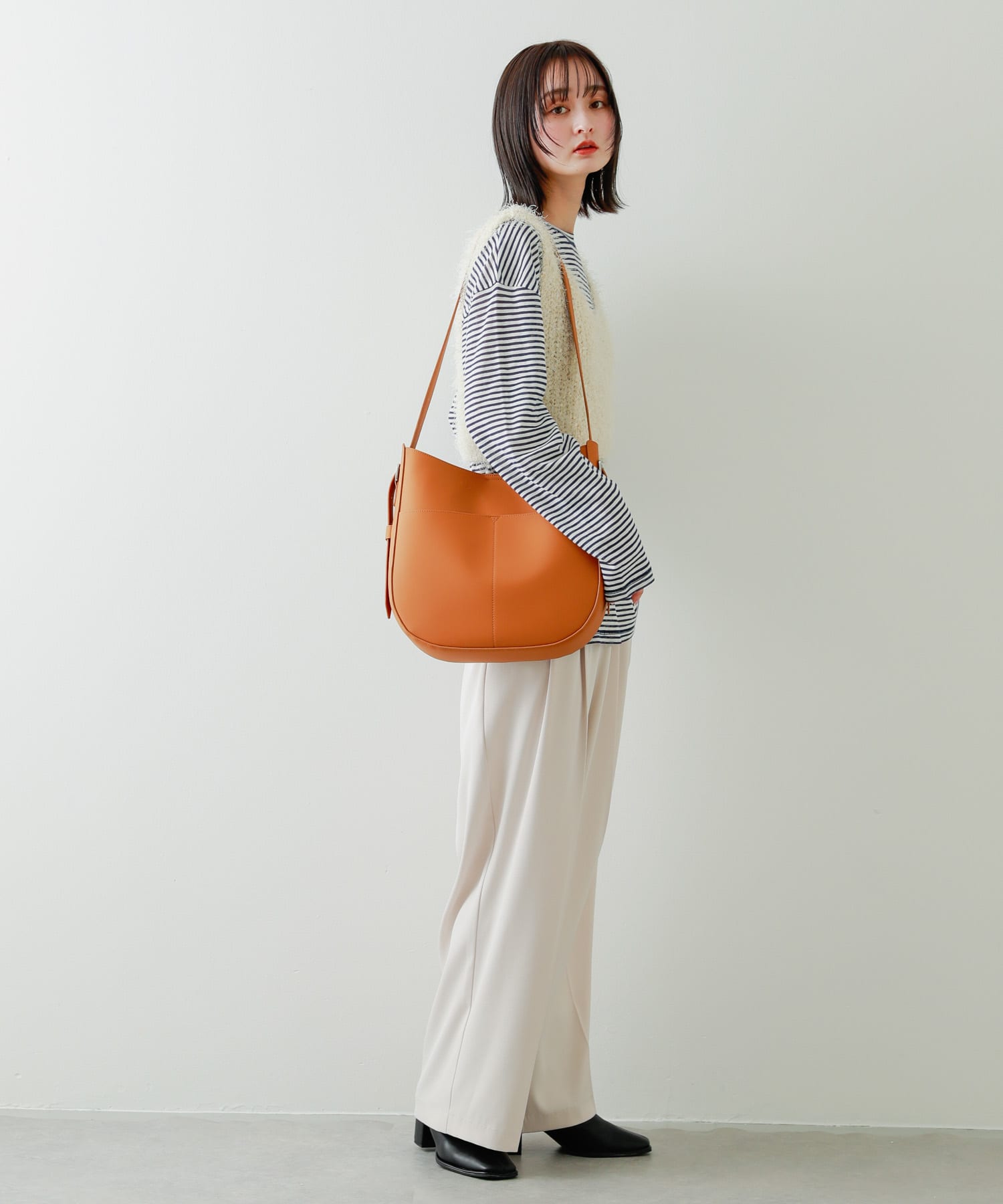 アウトポケットビッグショルダーバッグ BROWN one