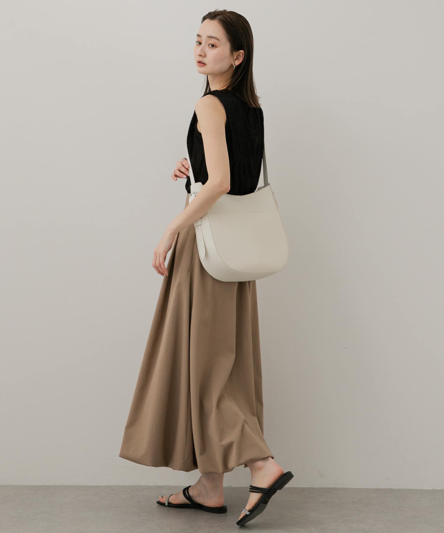 アウトポケットビッグショルダーバッグ IVORY one